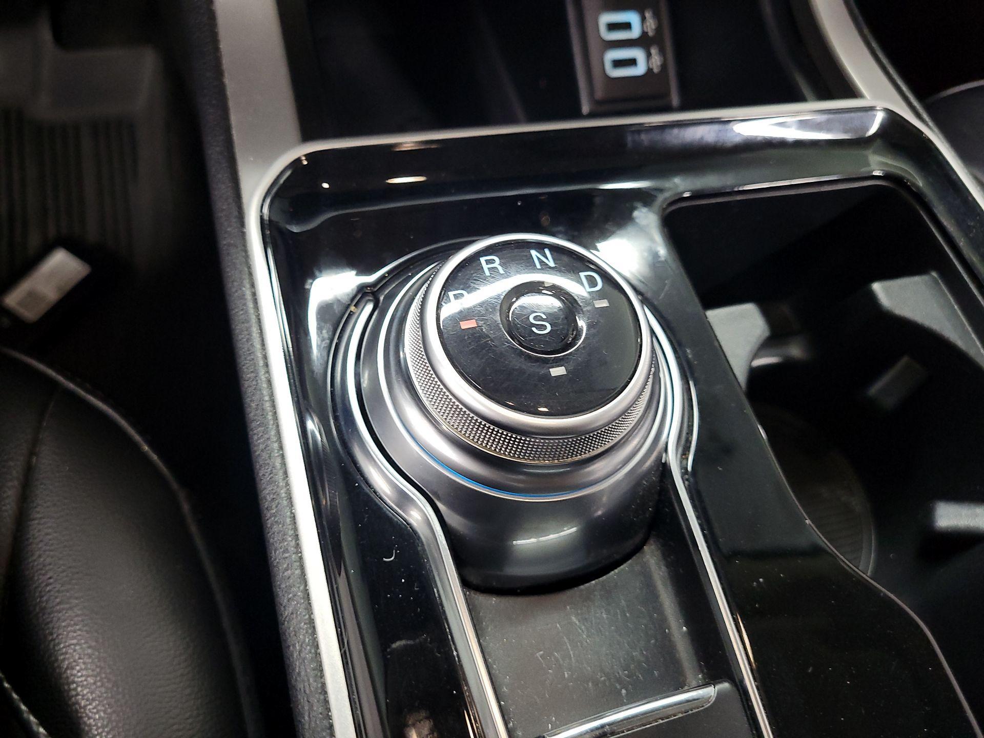 Thumbnail: 2020 Ford Edge - 16