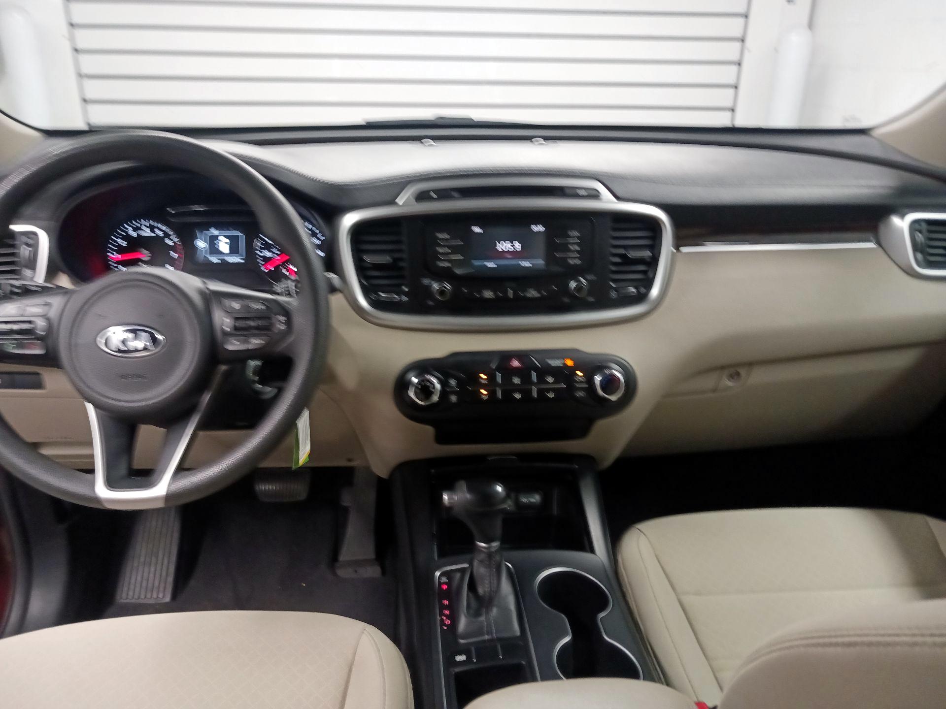 Thumbnail: 2017 Kia Sorento - 9