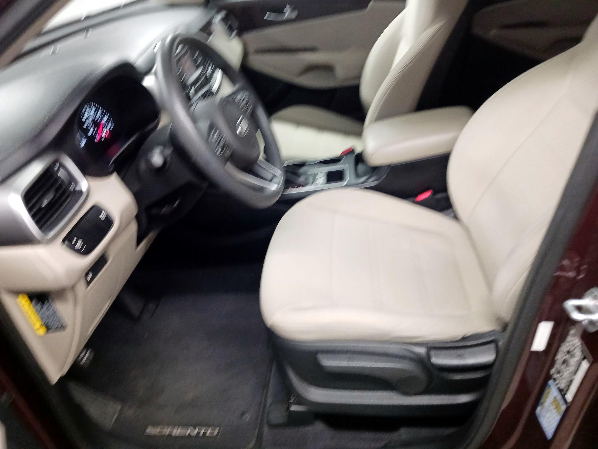 Thumbnail: 2017 Kia Sorento - 11
