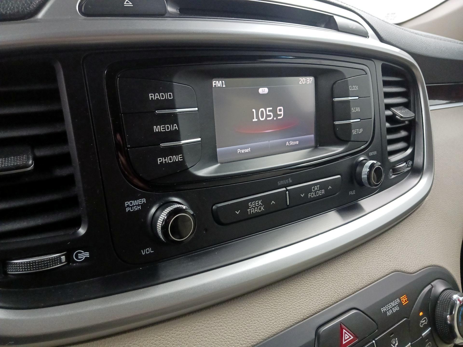 Thumbnail: 2017 Kia Sorento - 13