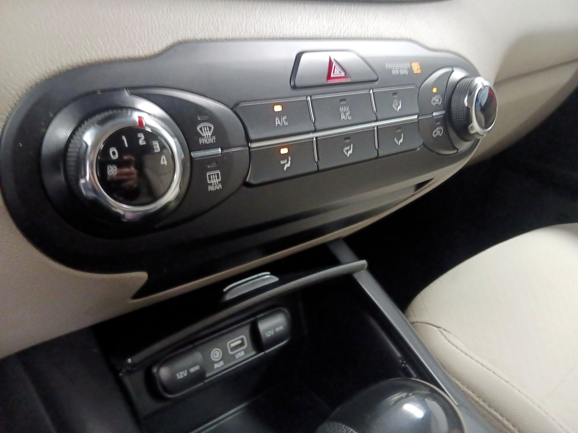 Thumbnail: 2017 Kia Sorento - 14