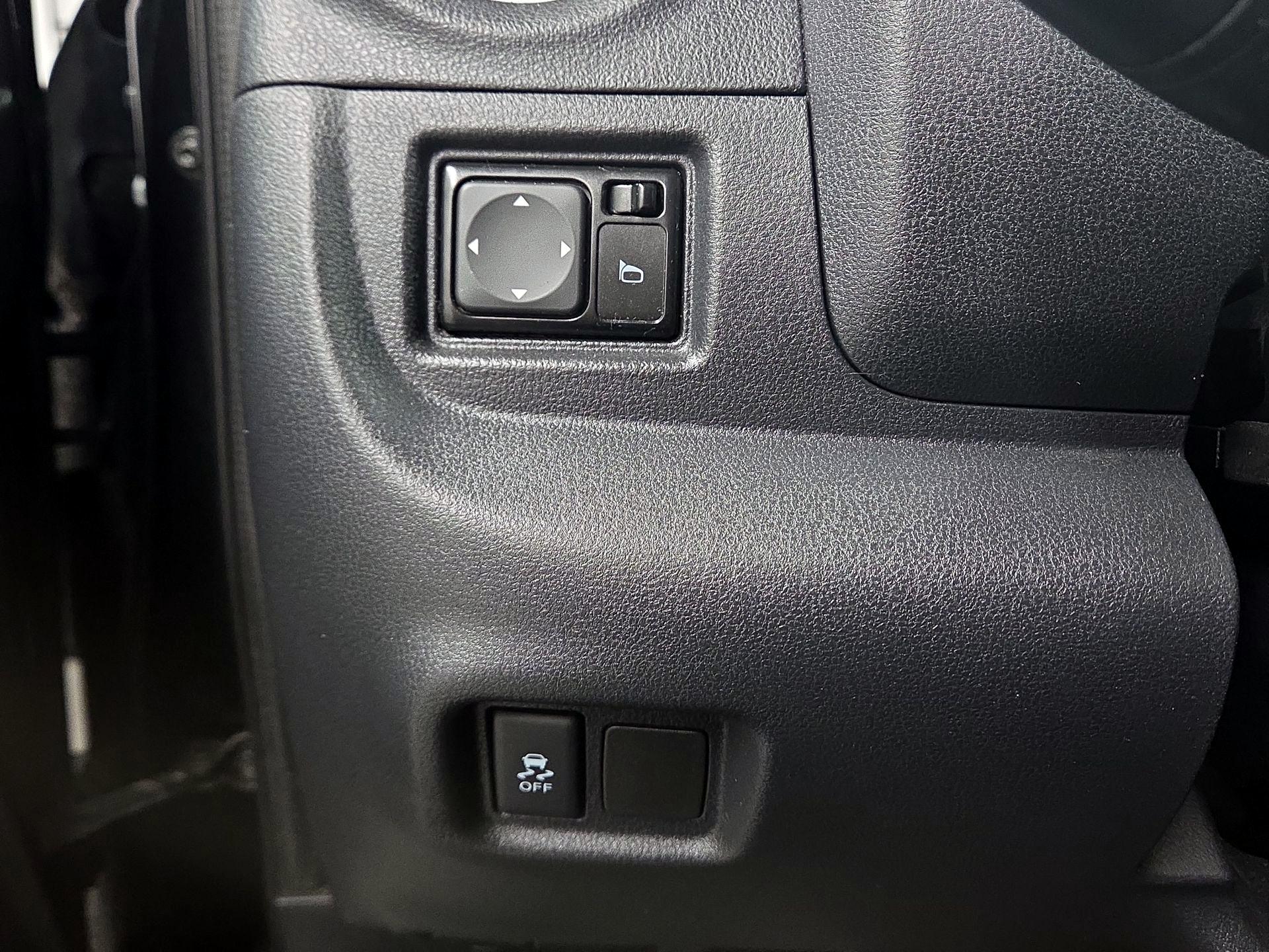 Thumbnail: 2015 Nissan Versa - 11