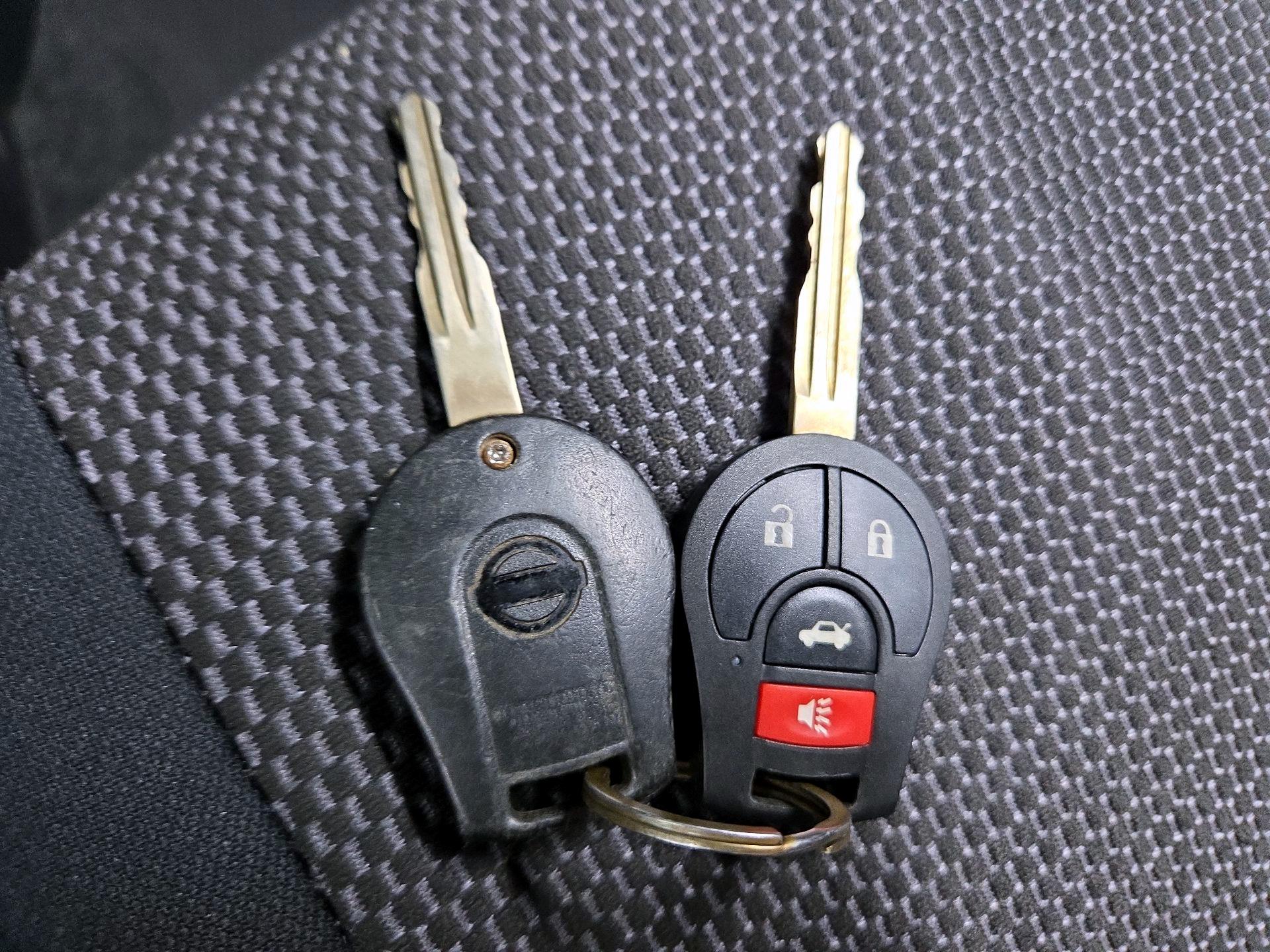 Thumbnail: 2015 Nissan Versa - 18