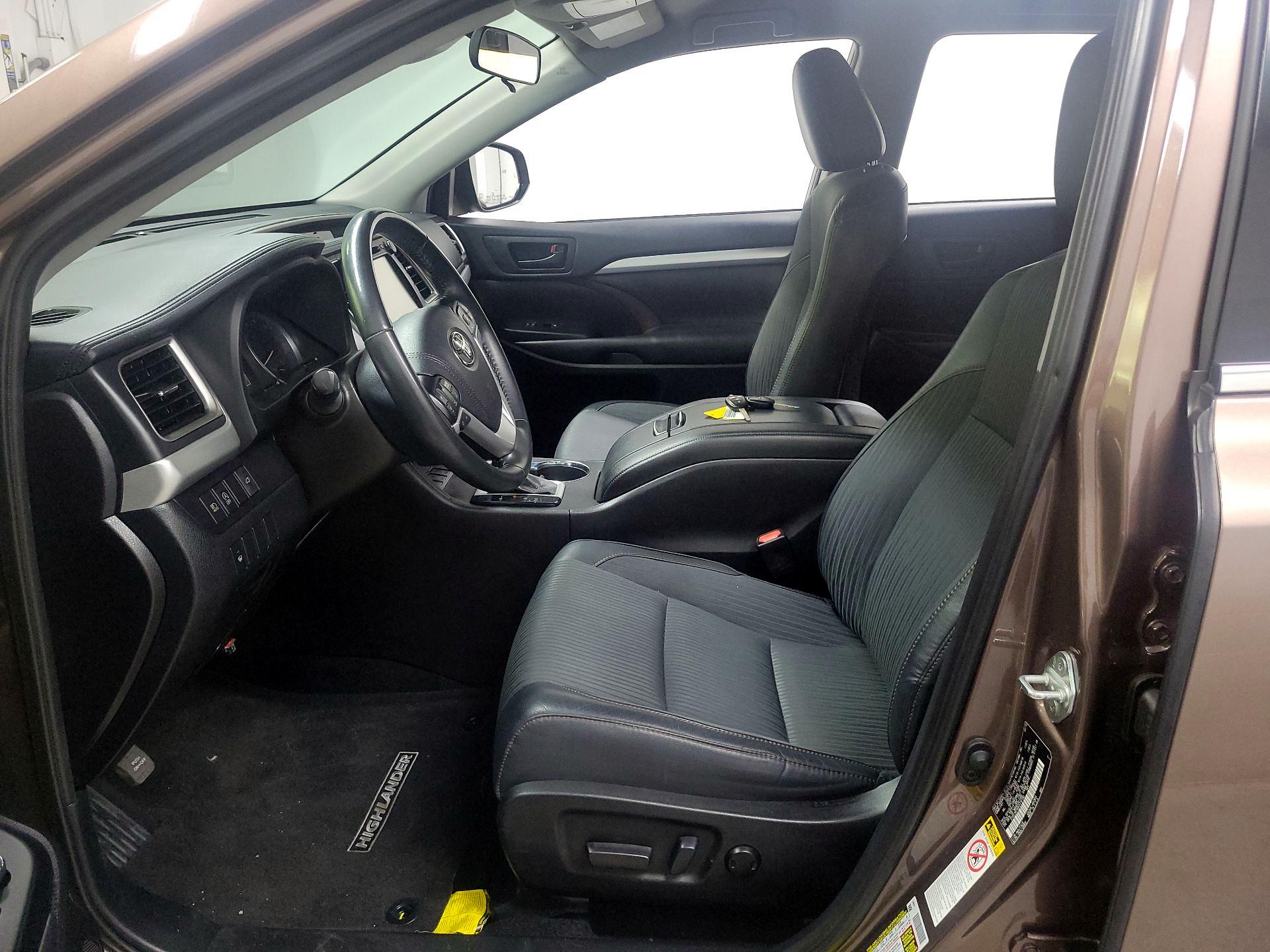 Thumbnail: 2019 Toyota Highlander - 11