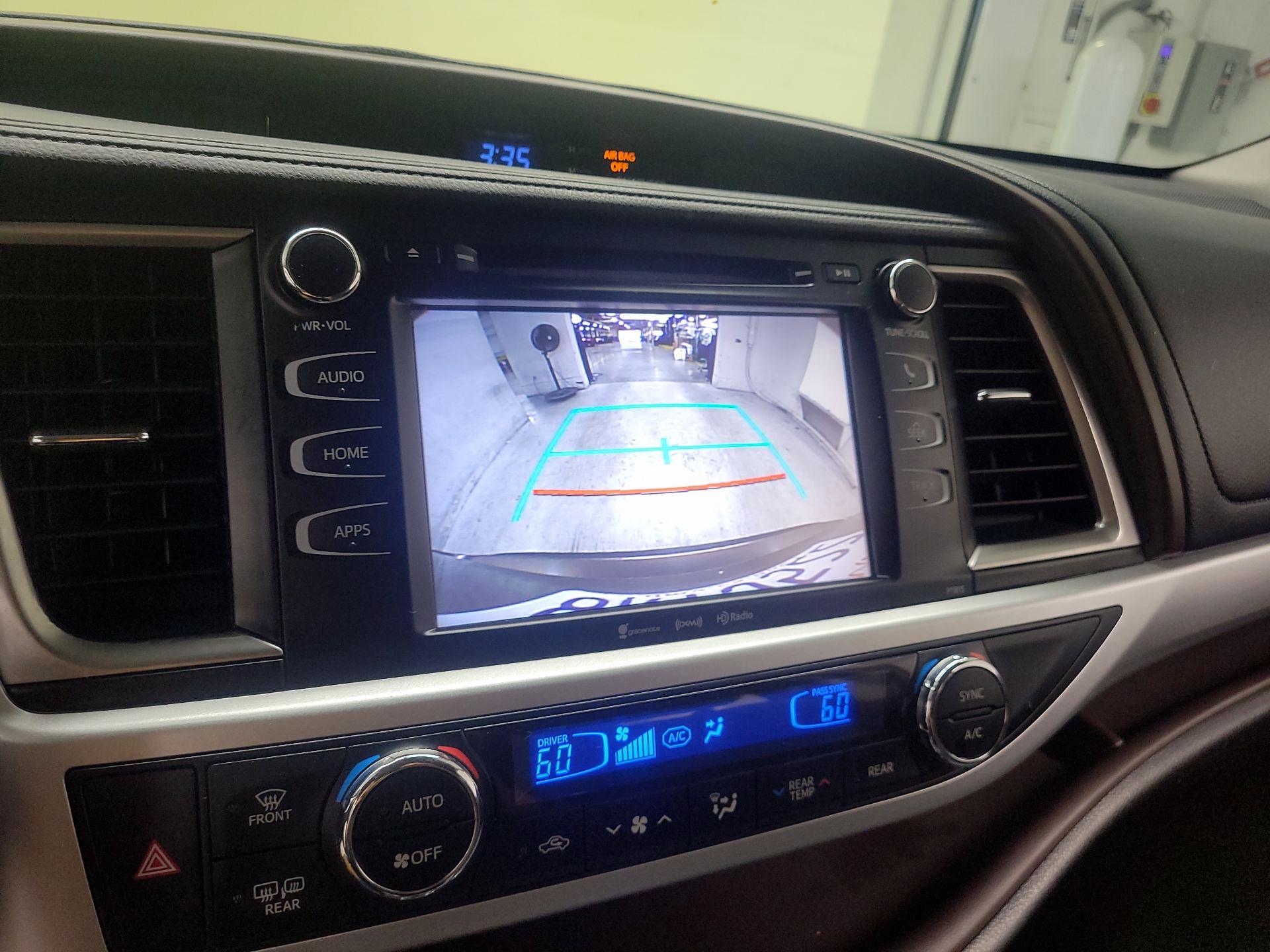 Thumbnail: 2019 Toyota Highlander - 14