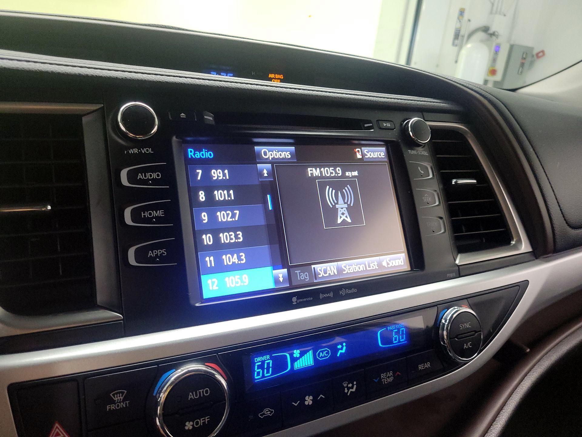 Thumbnail: 2019 Toyota Highlander - 15