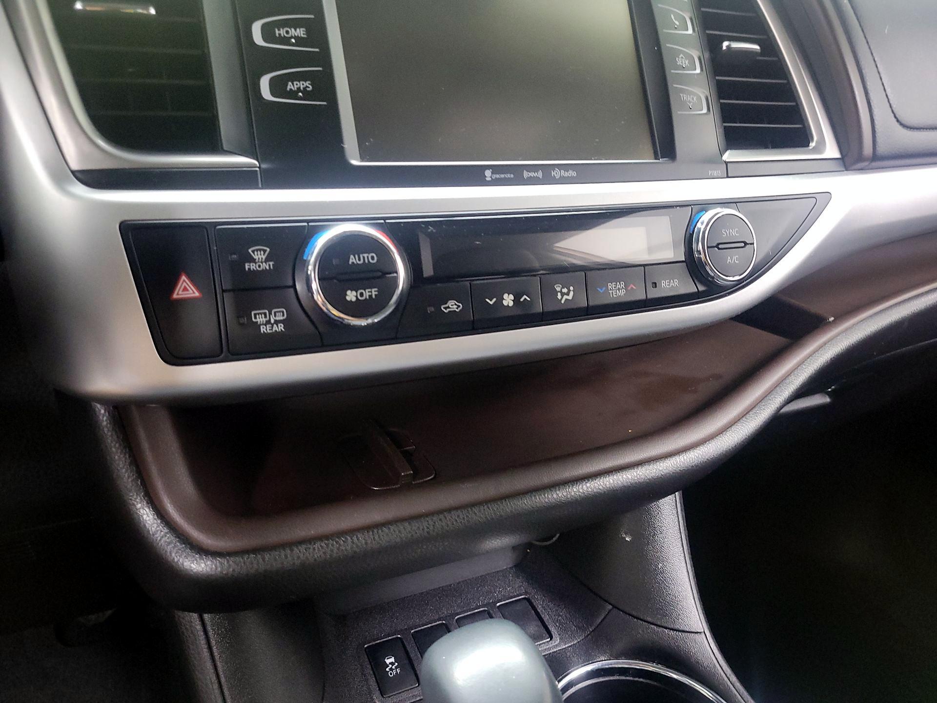Thumbnail: 2019 Toyota Highlander - 16