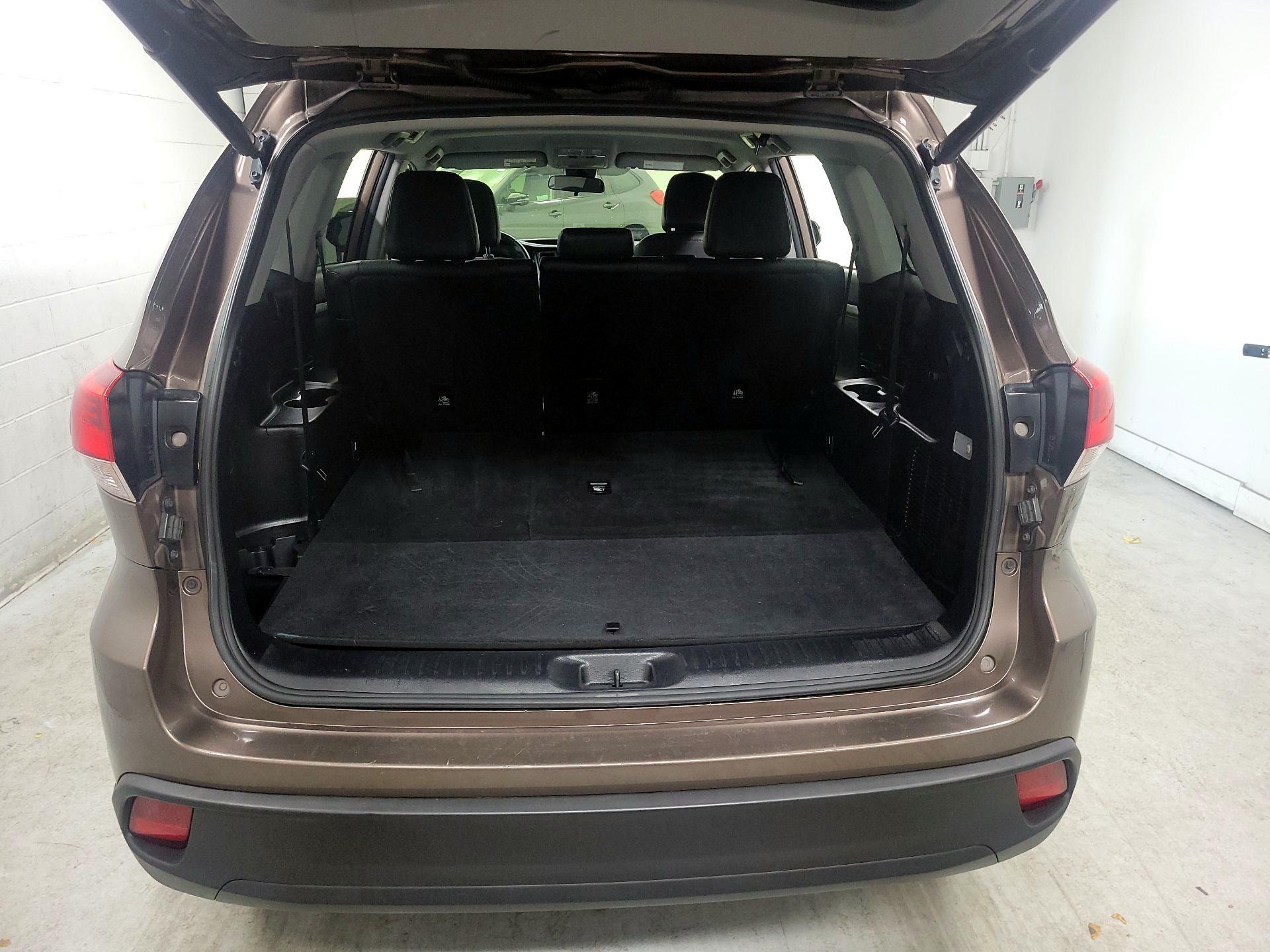 Thumbnail: 2019 Toyota Highlander - 18