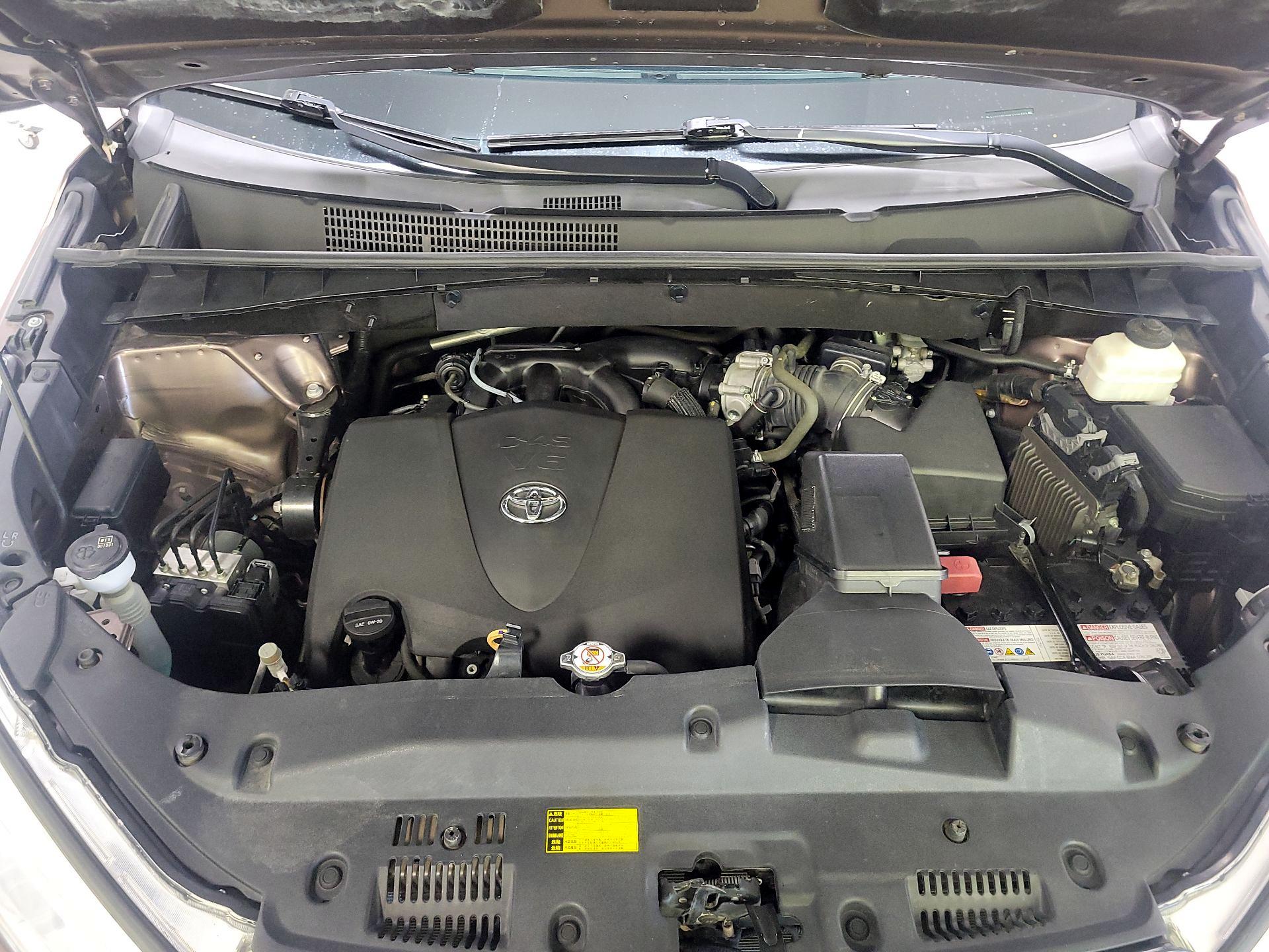 Thumbnail: 2019 Toyota Highlander - 19