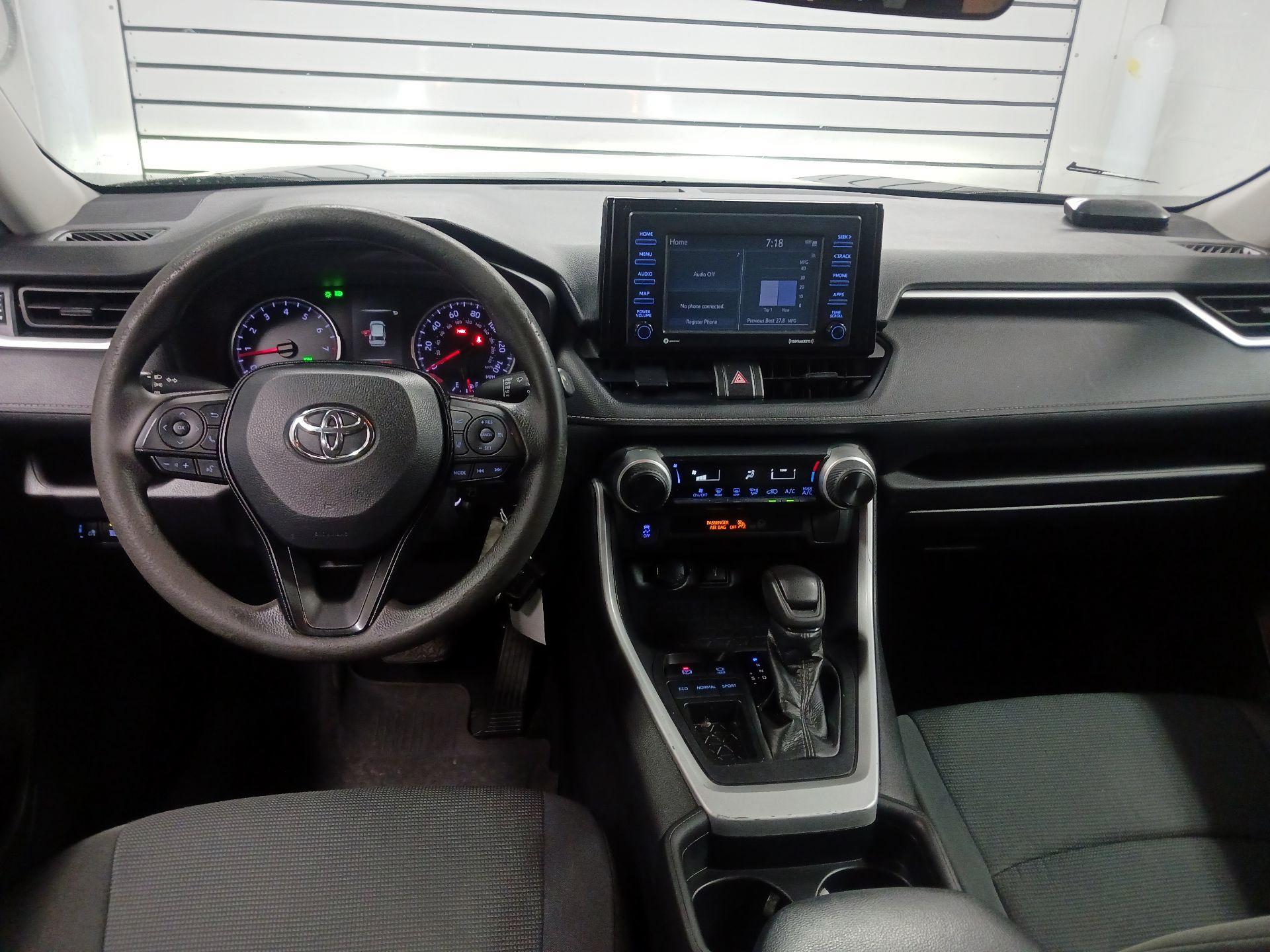 Thumbnail: 2021 Toyota RAV4 - 9