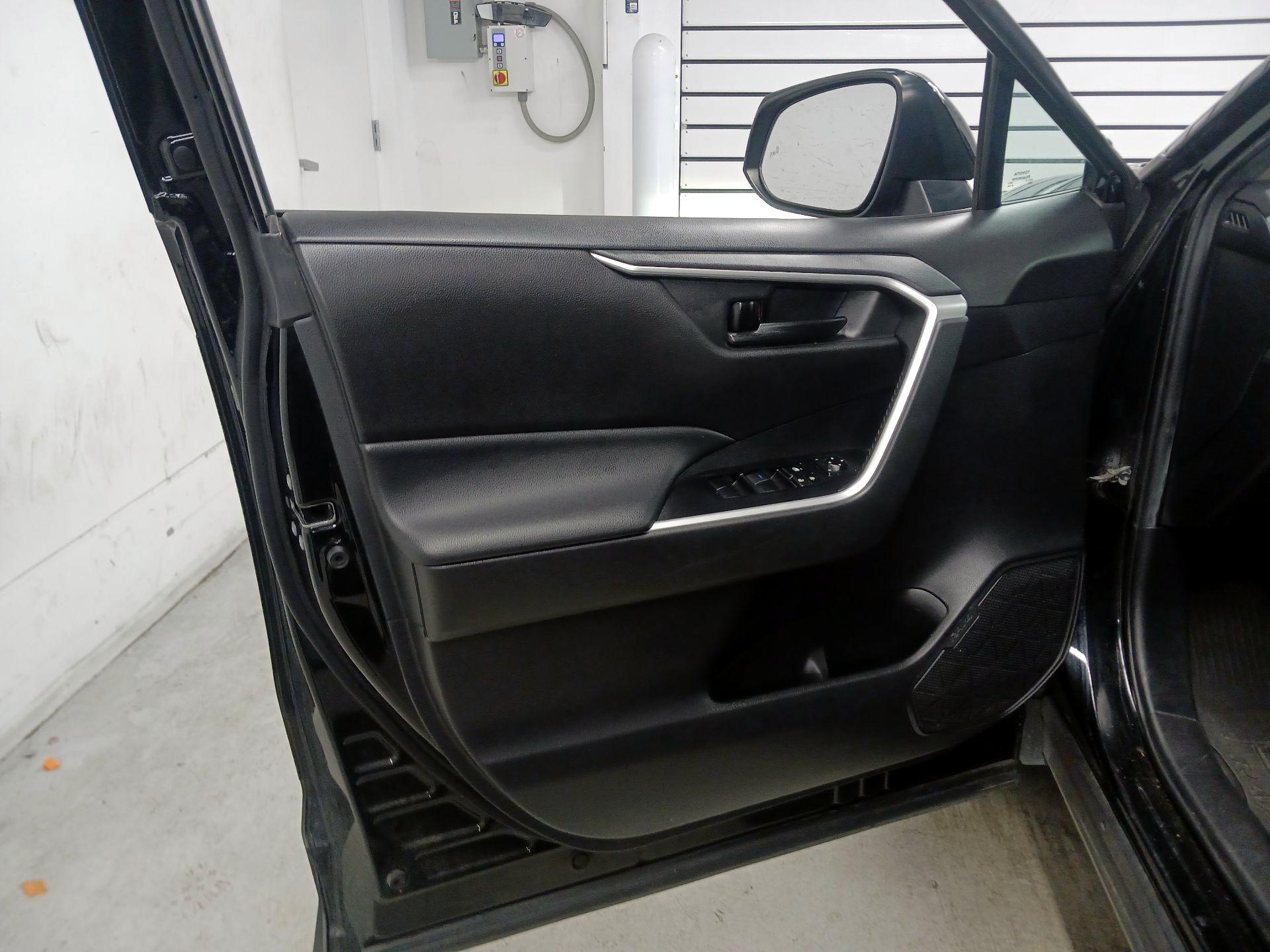 Thumbnail: 2021 Toyota RAV4 - 12