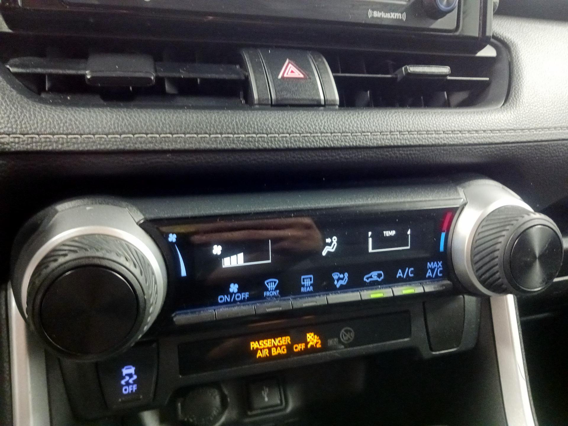 Thumbnail: 2021 Toyota RAV4 - 15