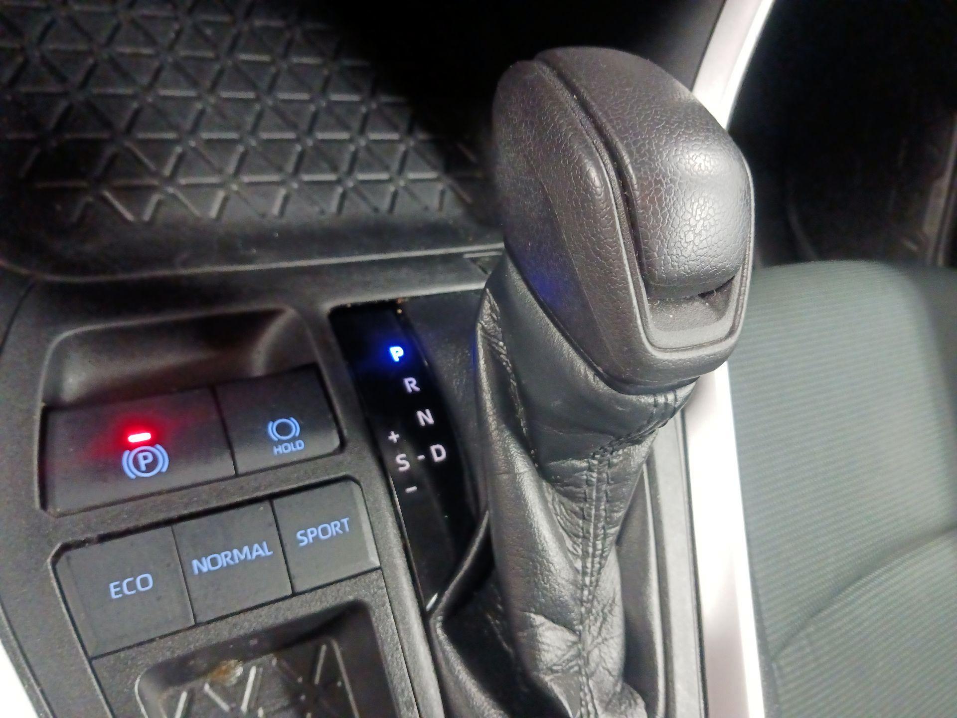 Thumbnail: 2021 Toyota RAV4 - 16