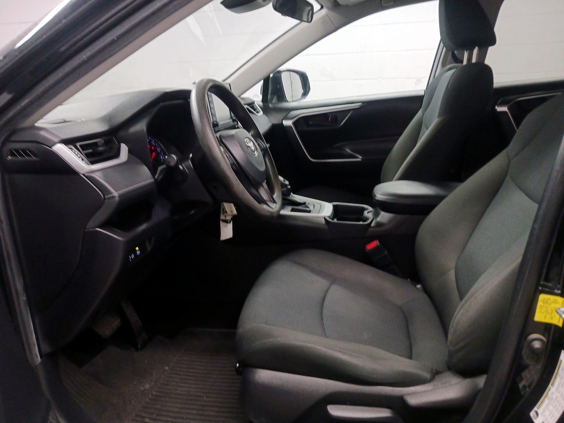 Thumbnail: 2021 Toyota RAV4 - 17
