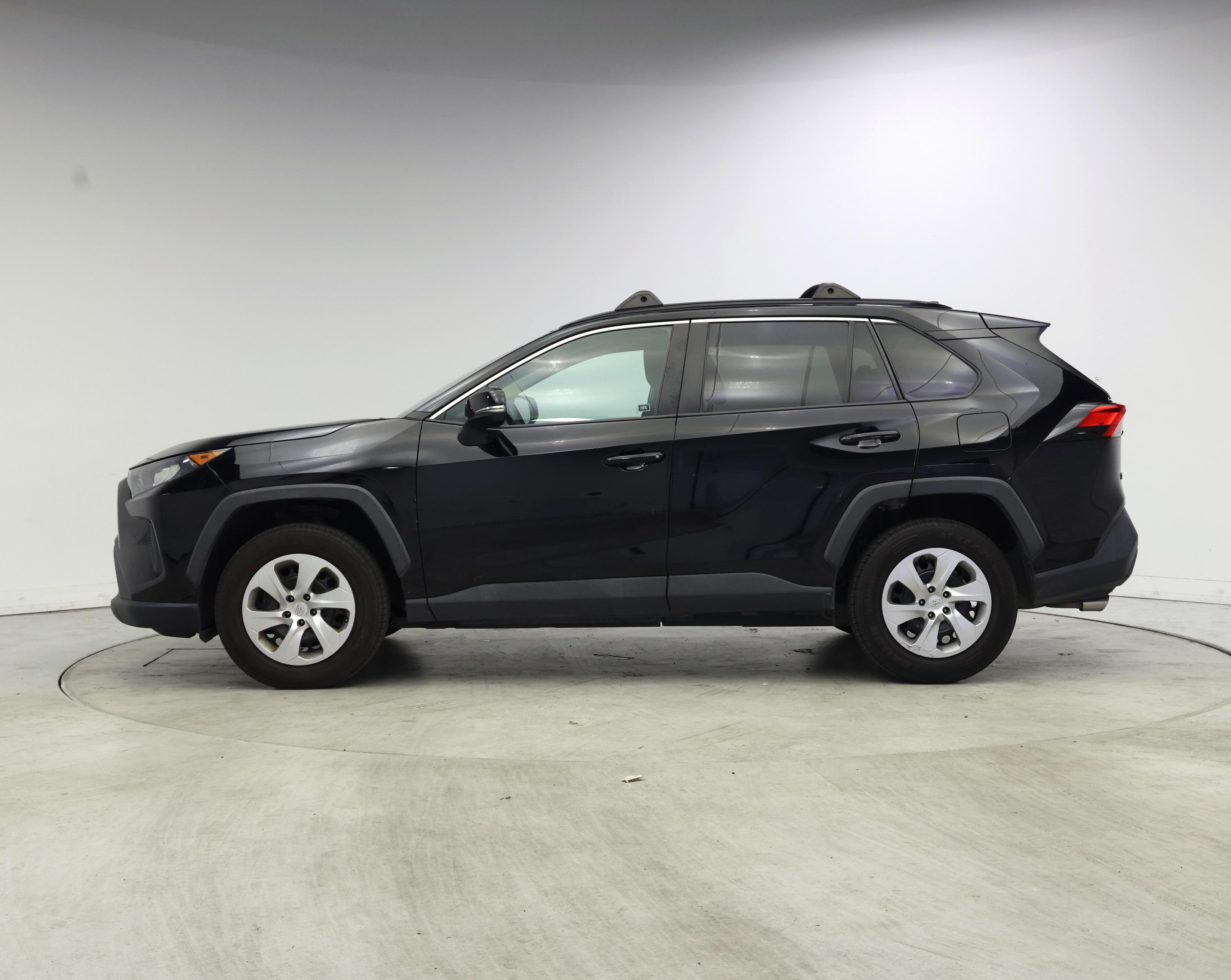 Thumbnail: 2021 Toyota RAV4 - 3