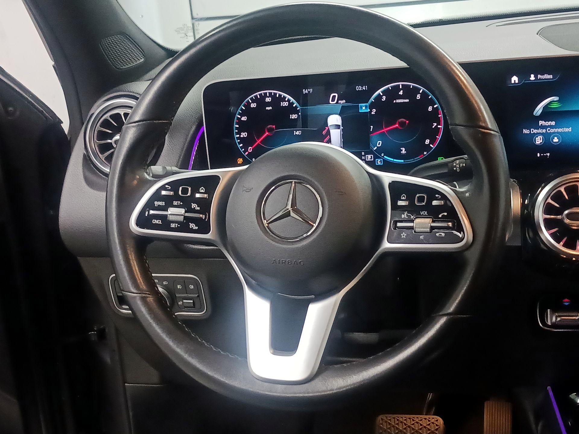 Thumbnail: 2021 Mercedes-Benz GLB - 10
