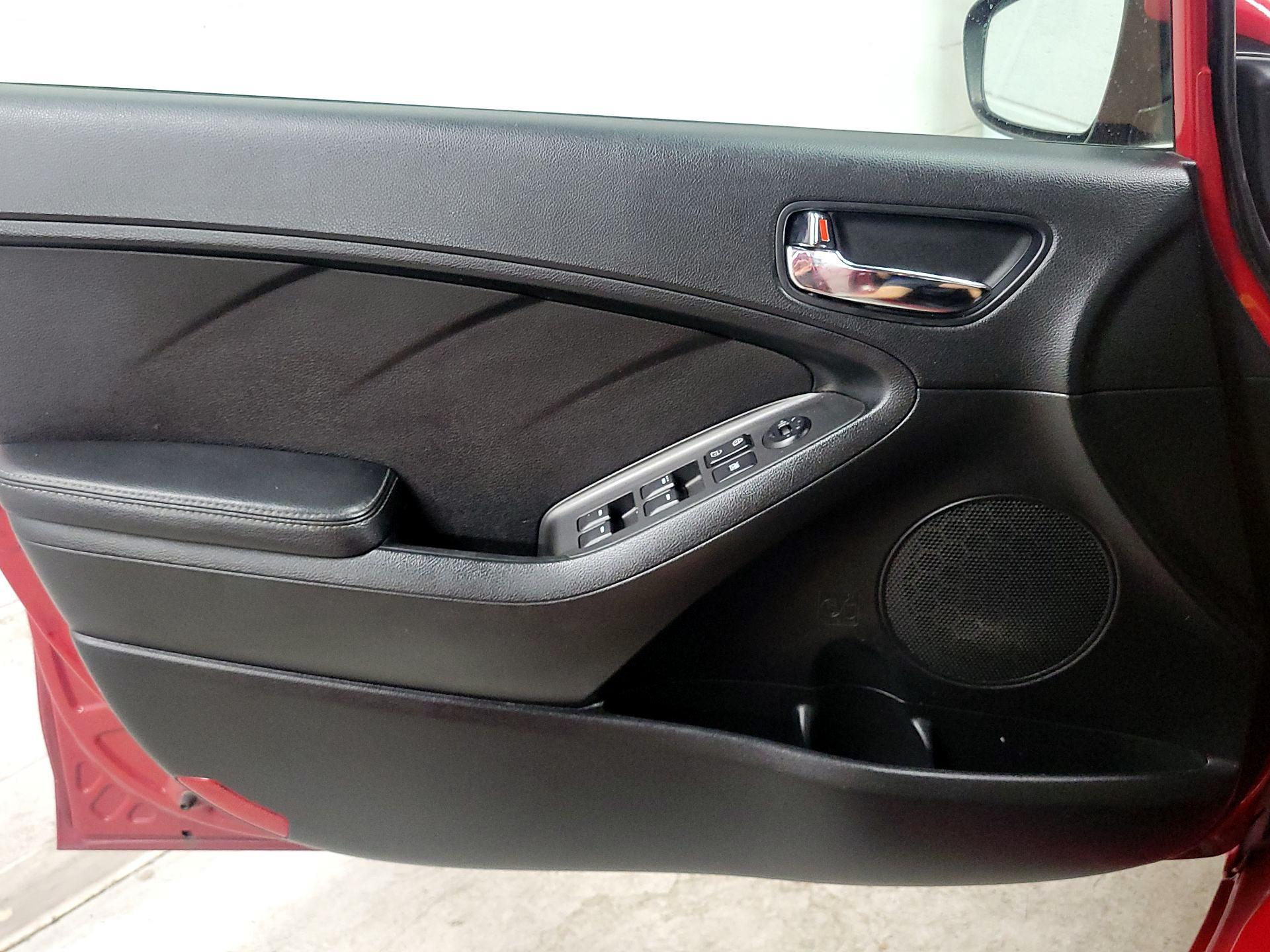 Thumbnail: 2016 Kia Forte - 12