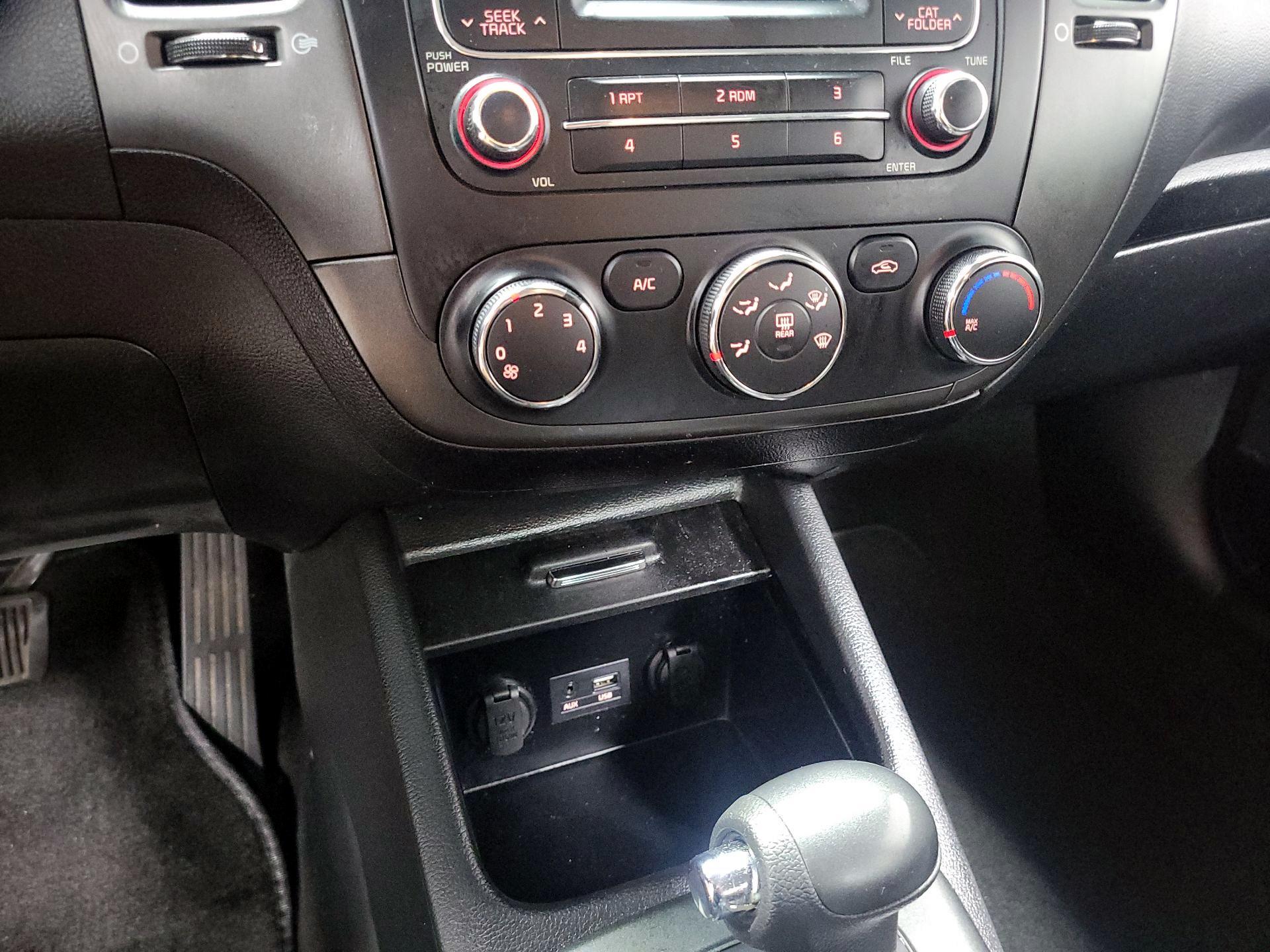 Thumbnail: 2016 Kia Forte - 14