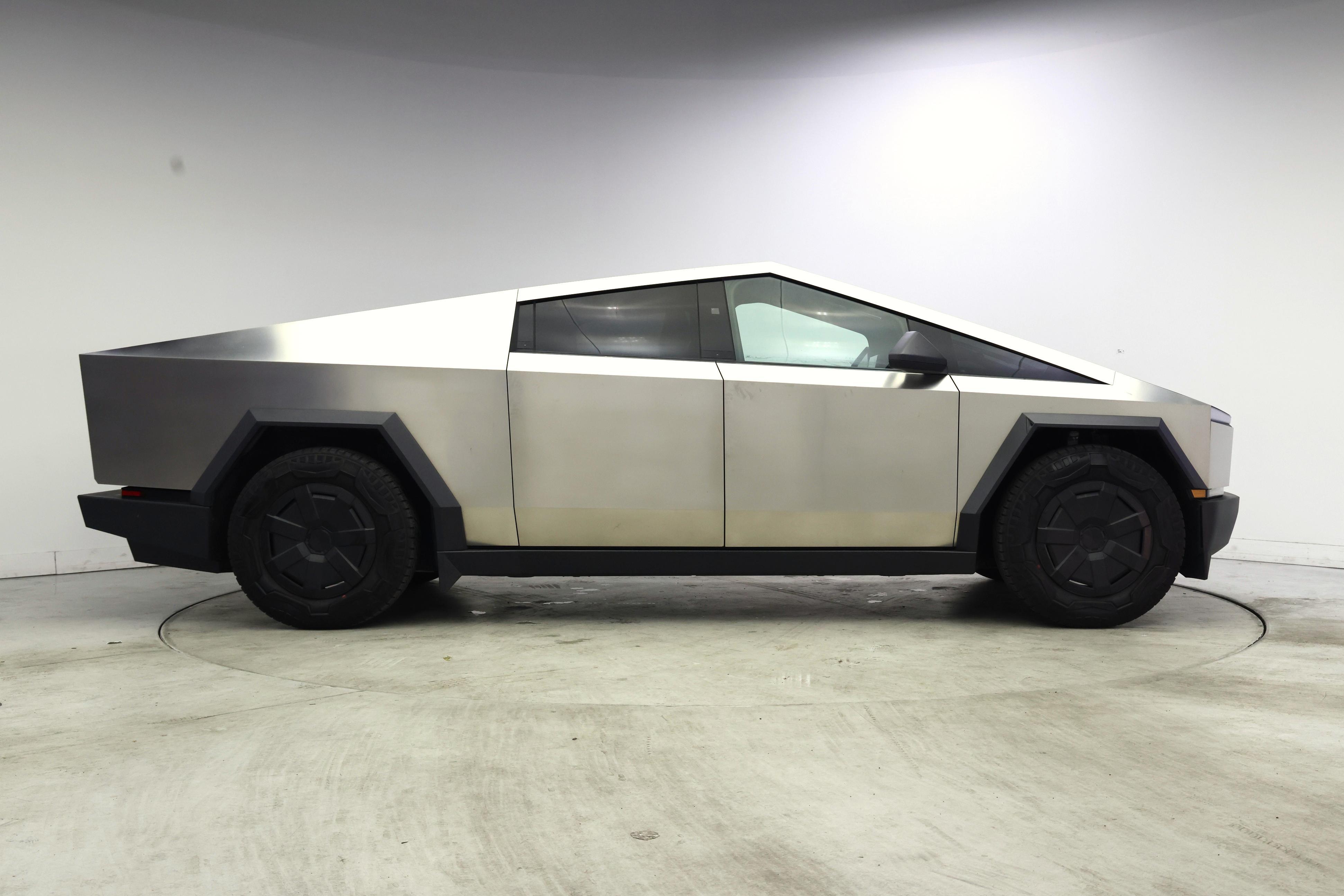 Thumbnail: 2024 Tesla Cybertruck - 7