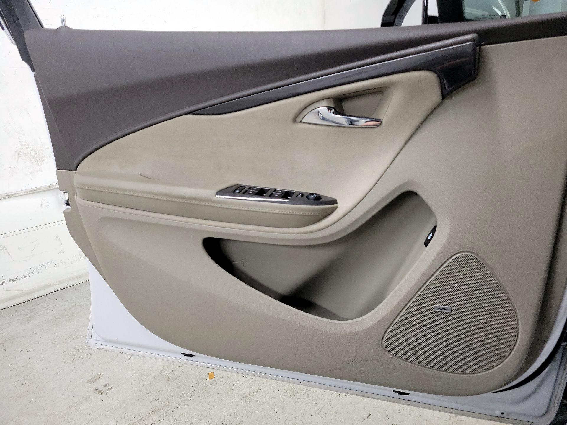 Thumbnail: 2015 Chevrolet Volt - 12