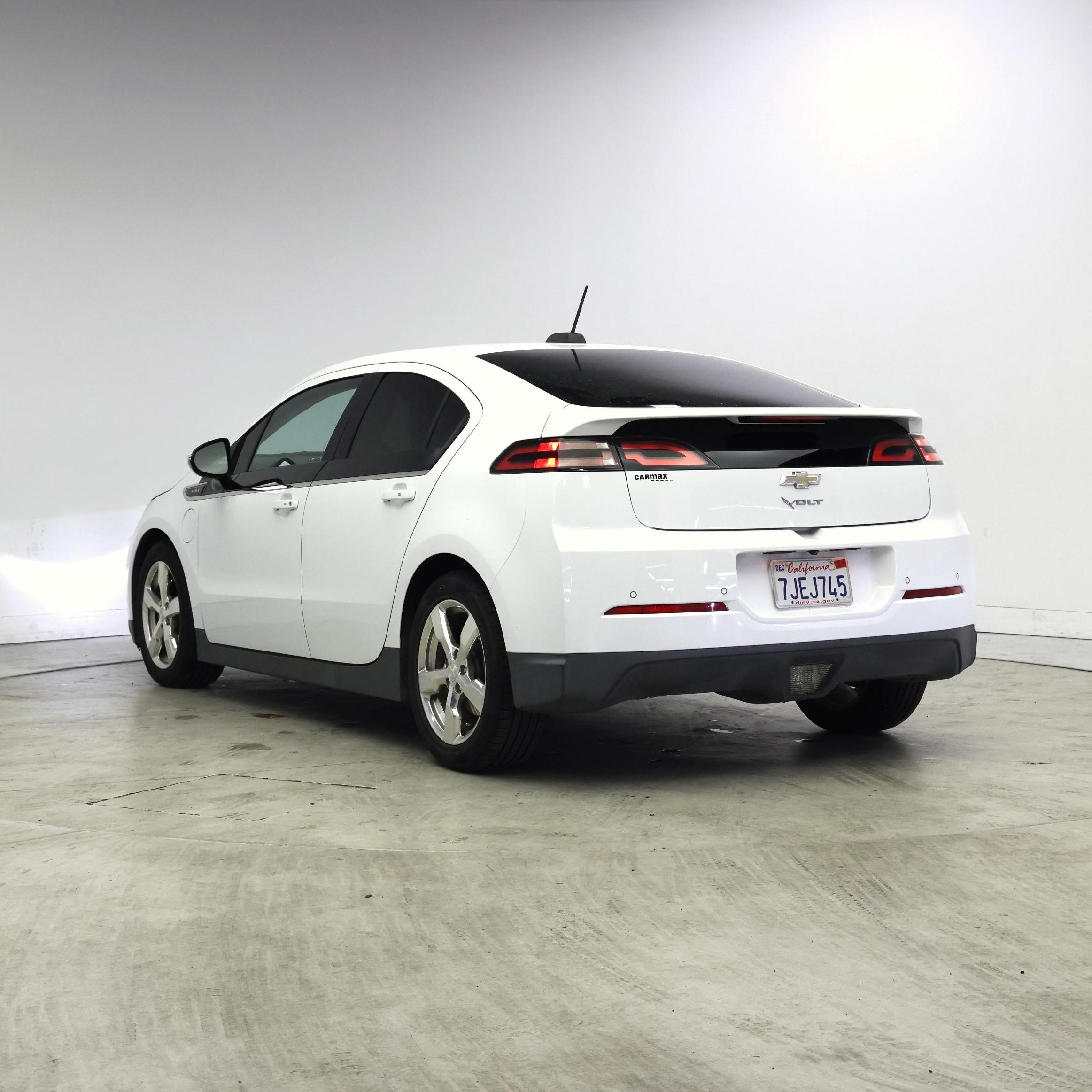 Thumbnail: 2015 Chevrolet Volt - 2