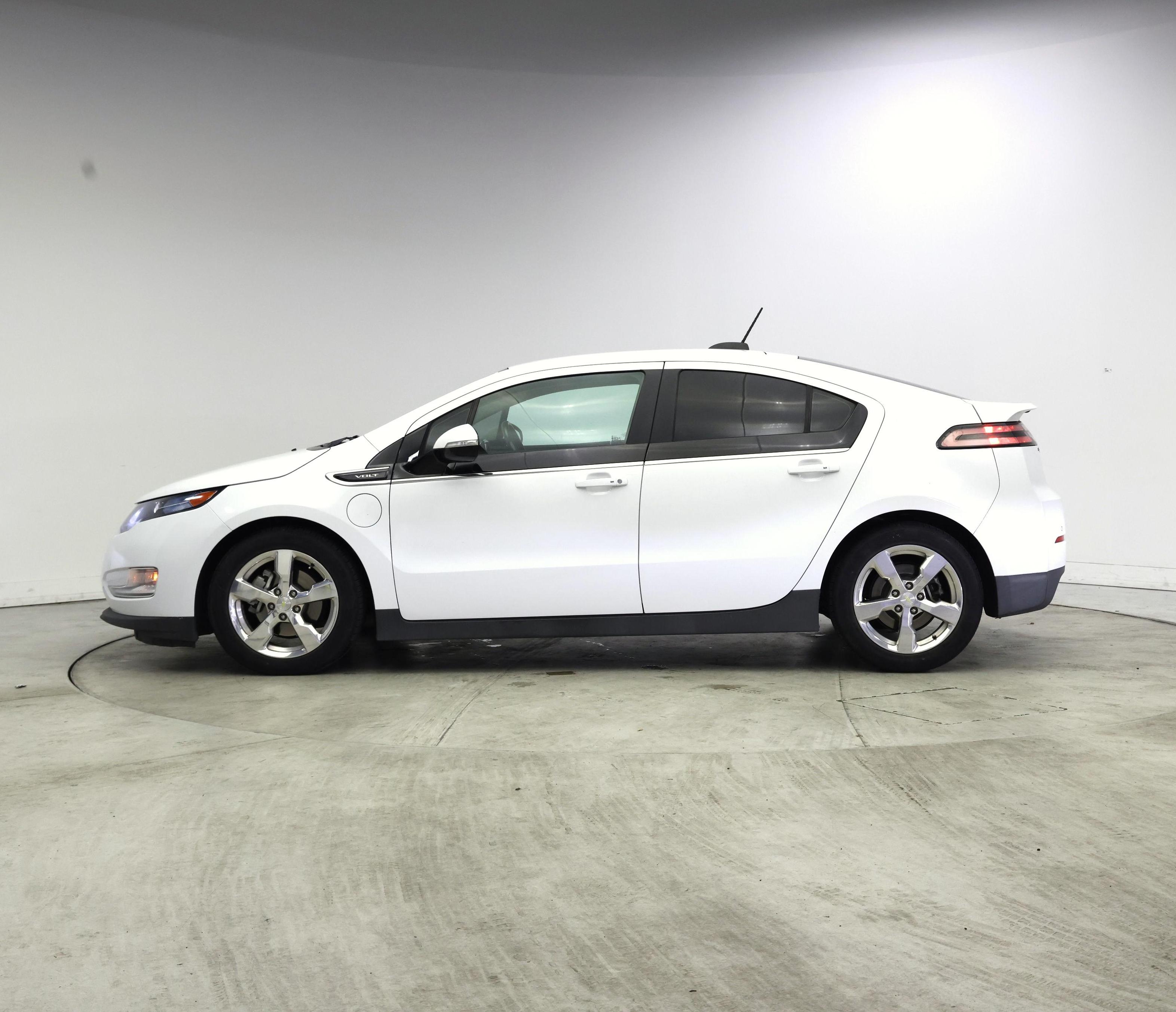Thumbnail: 2015 Chevrolet Volt - 3