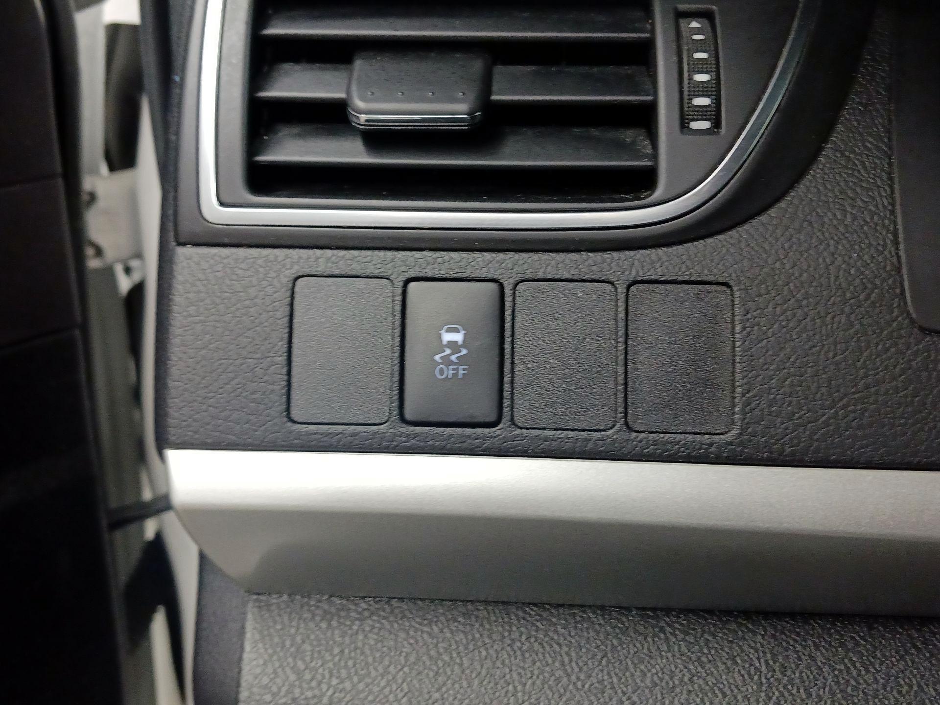 Thumbnail: 2016 Toyota Camry - 13