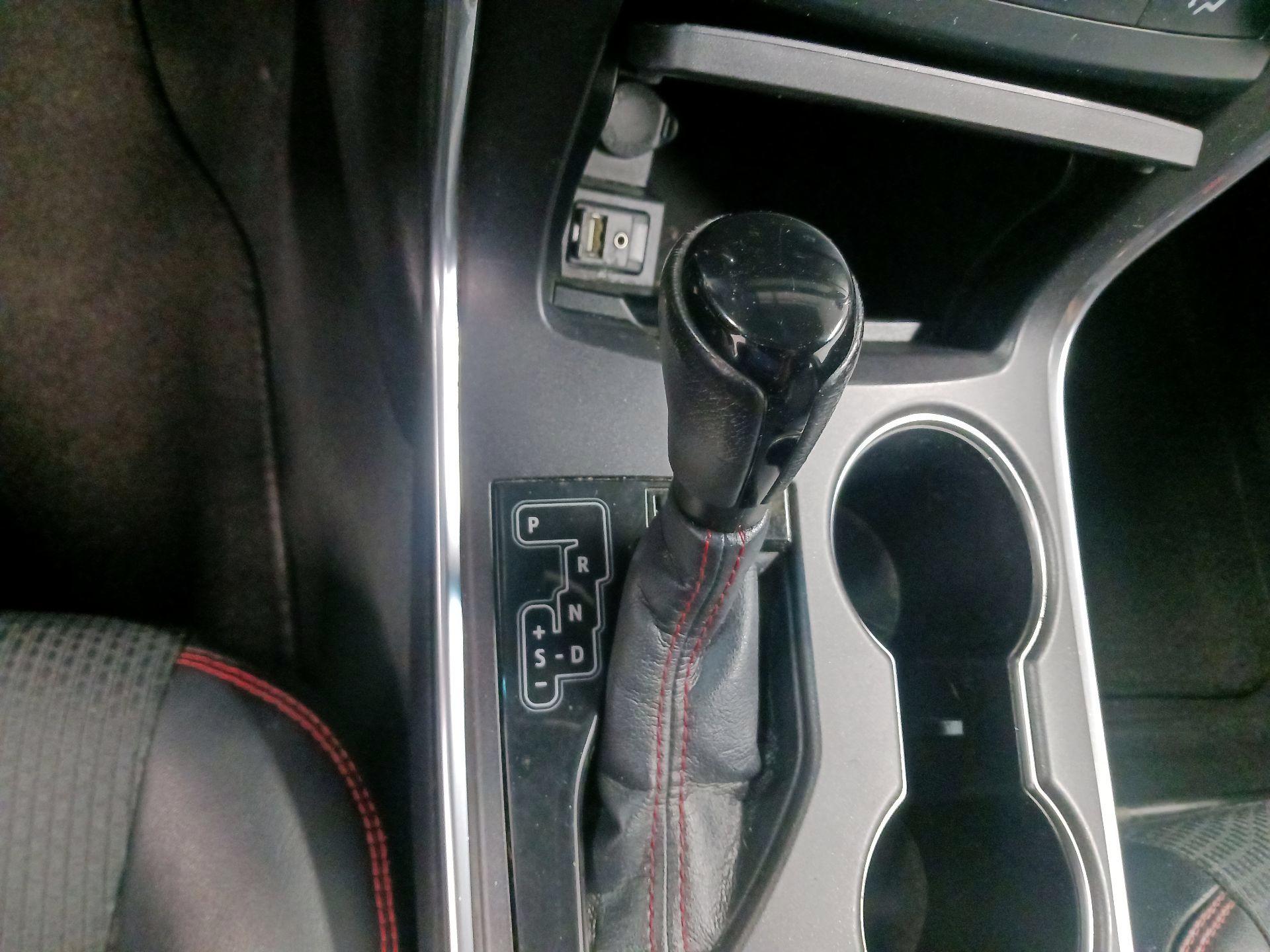 Thumbnail: 2016 Toyota Camry - 17