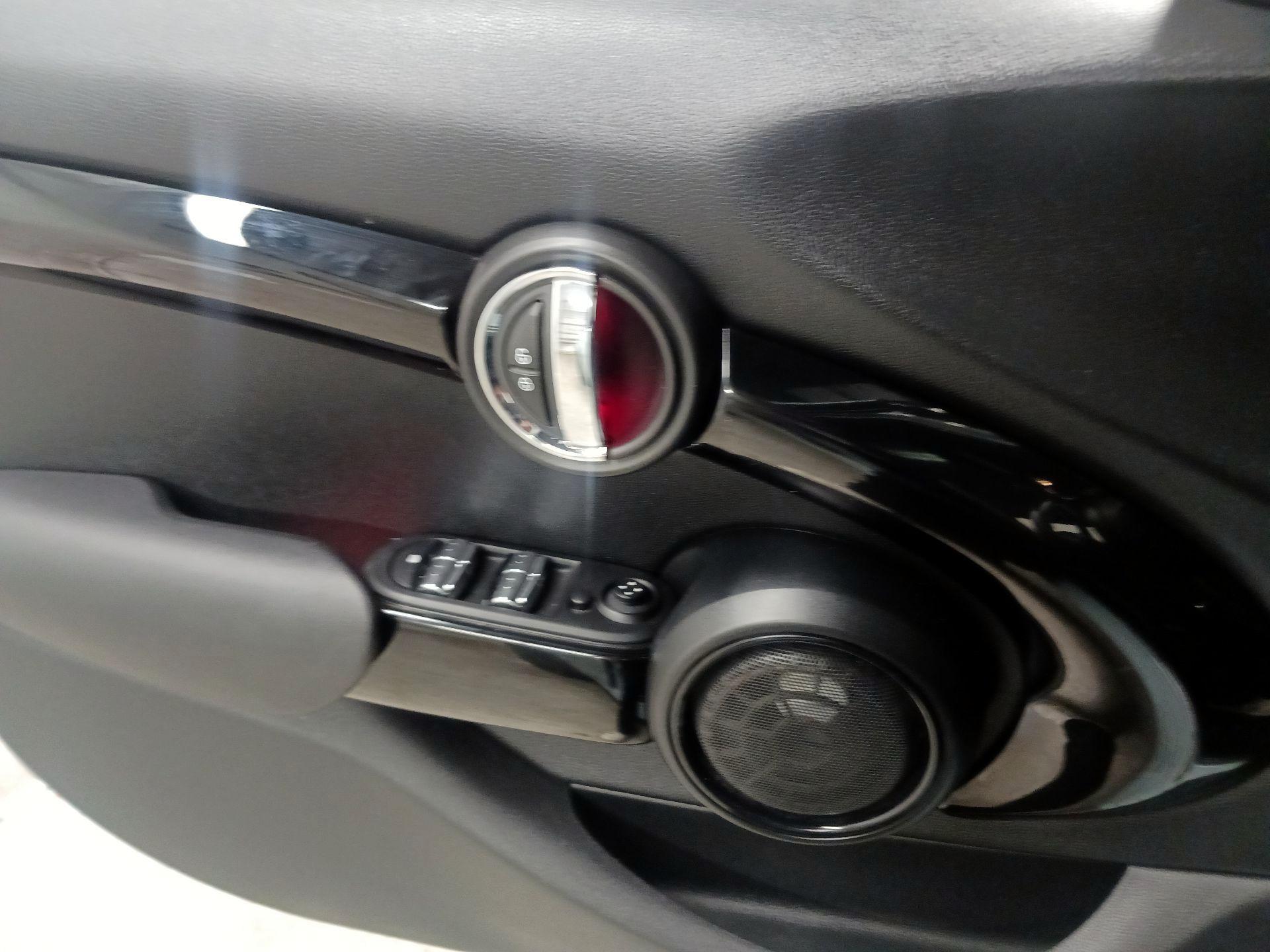 Thumbnail: 2019 MINI Cooper Hardtop - 12