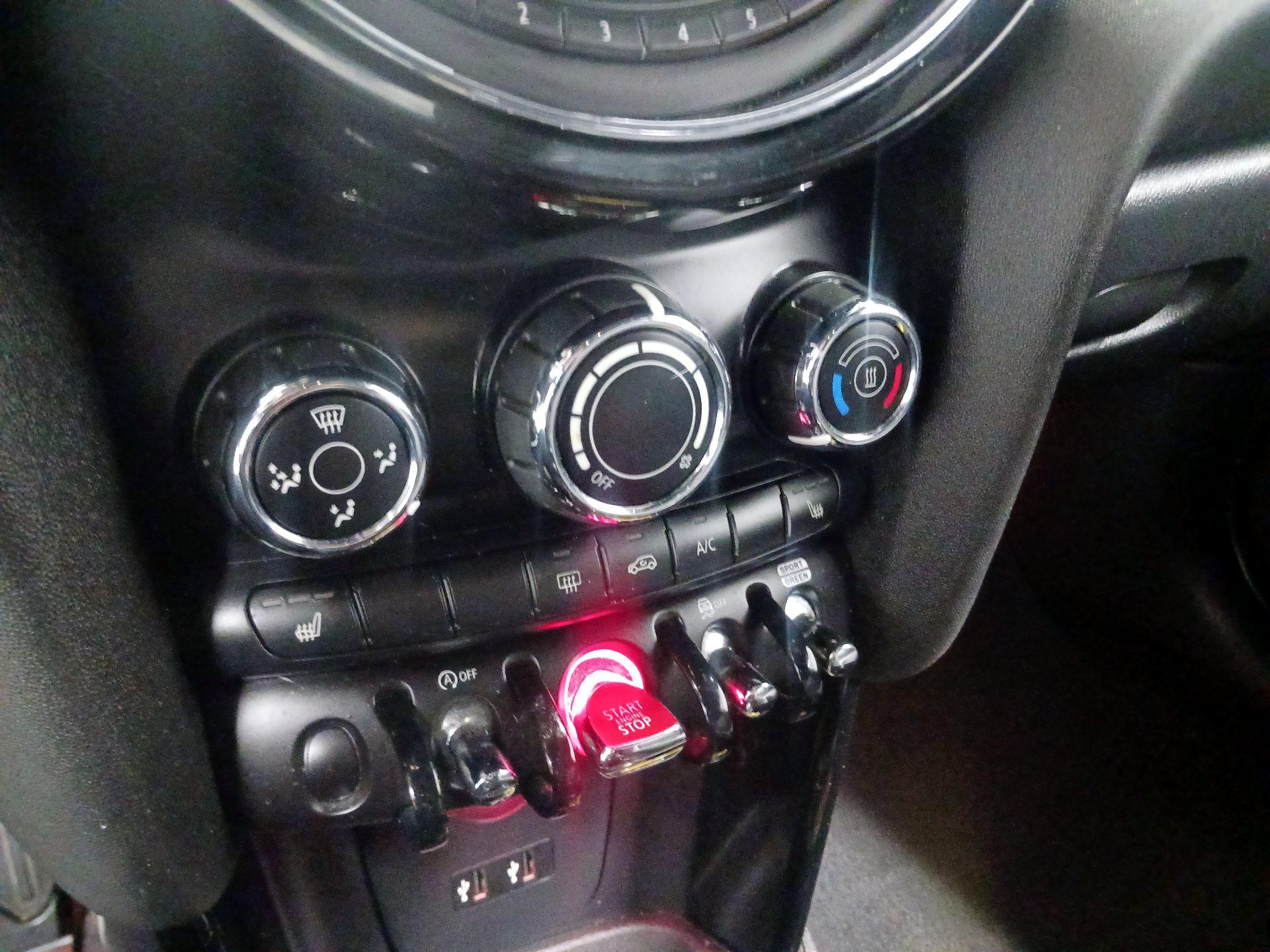 Thumbnail: 2019 MINI Cooper Hardtop - 14