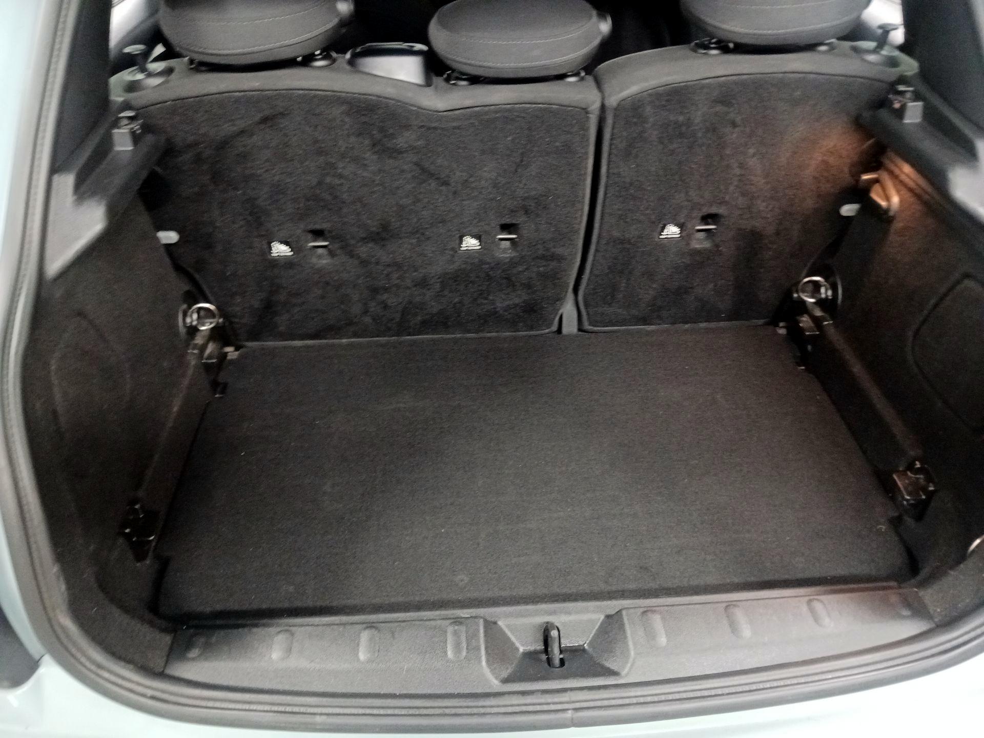 Thumbnail: 2019 MINI Cooper Hardtop - 16