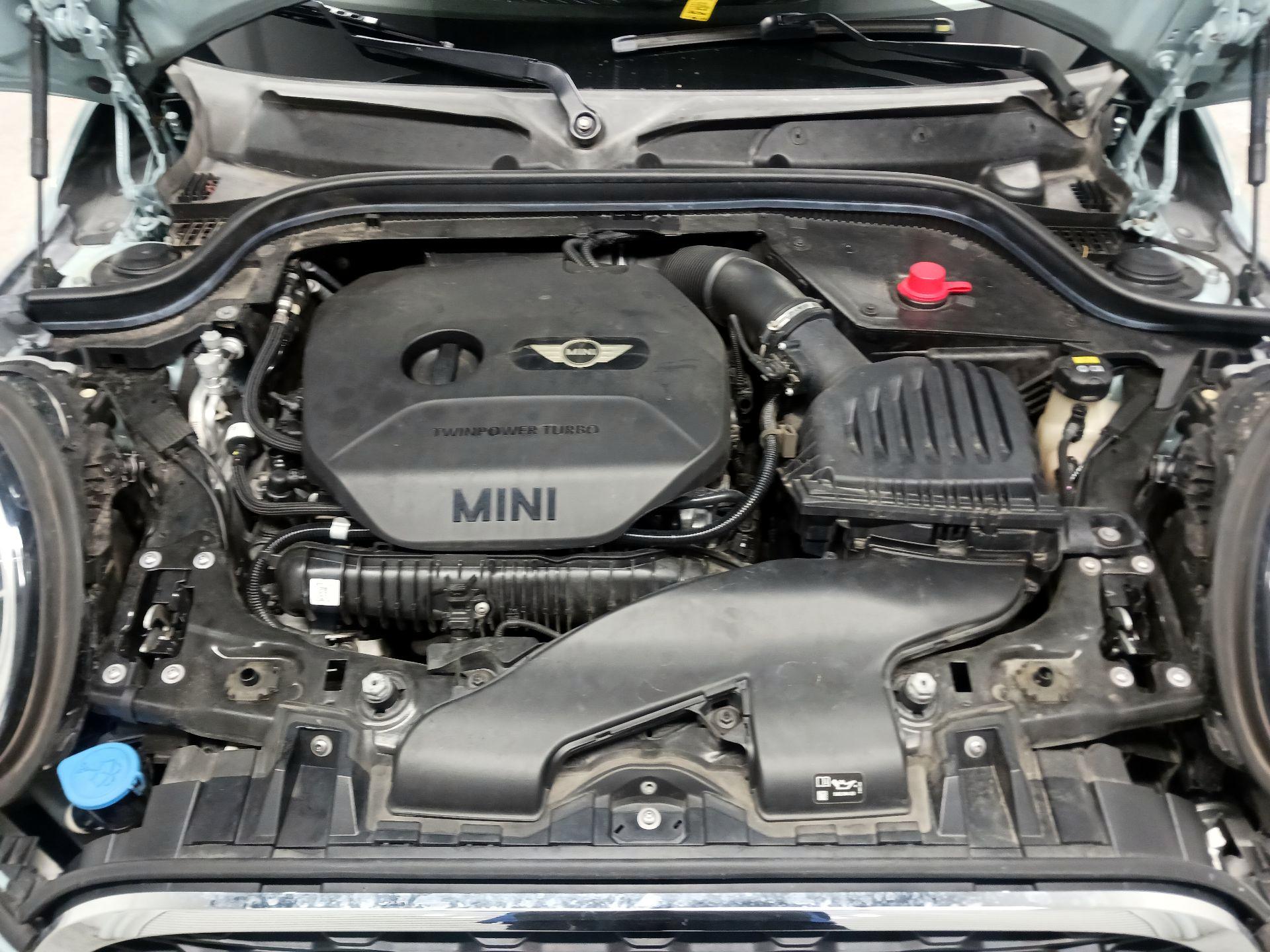 Thumbnail: 2019 MINI Cooper Hardtop - 17