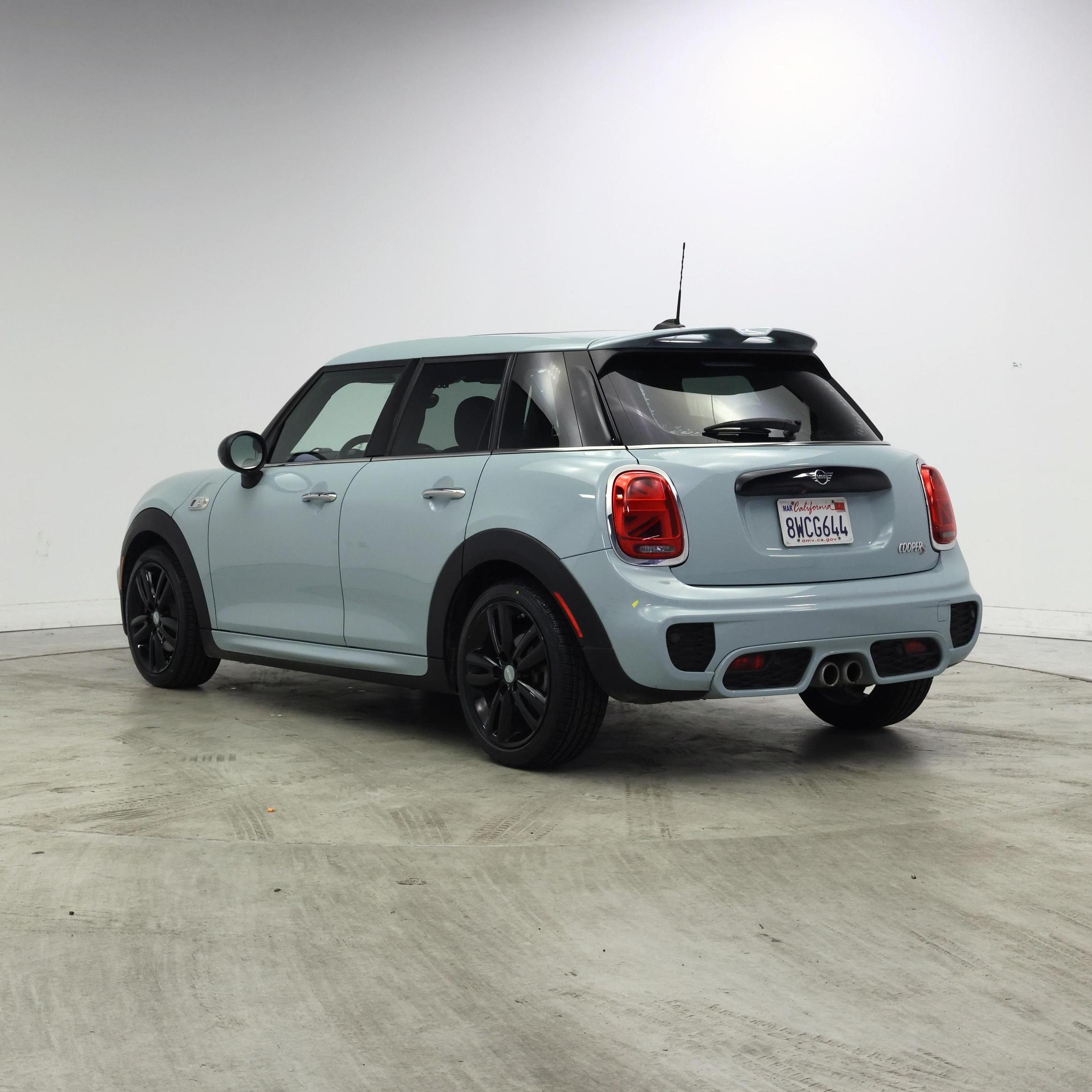 Thumbnail: 2019 MINI Cooper Hardtop - 2
