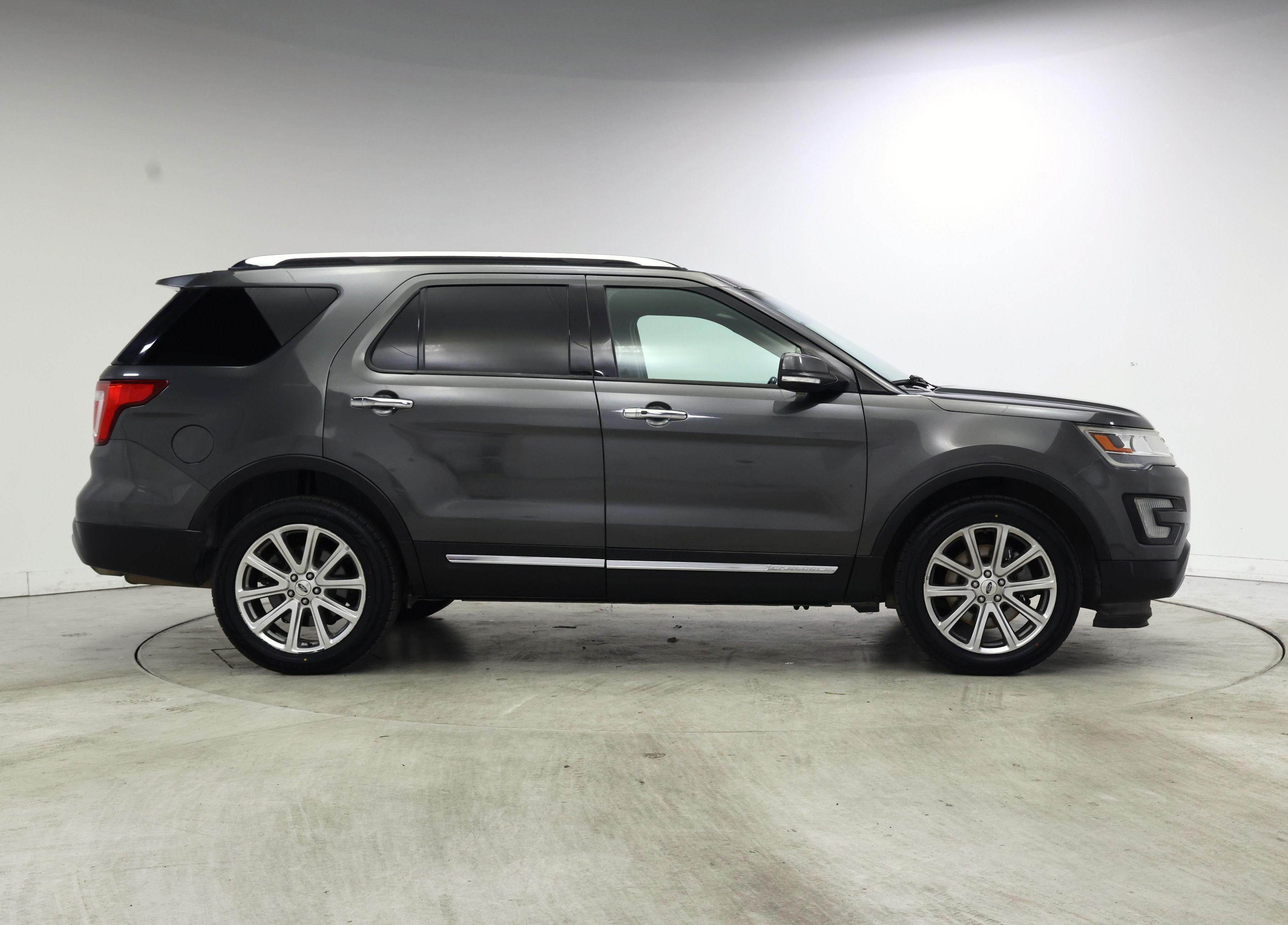 Thumbnail: 2017 Ford Explorer - 7