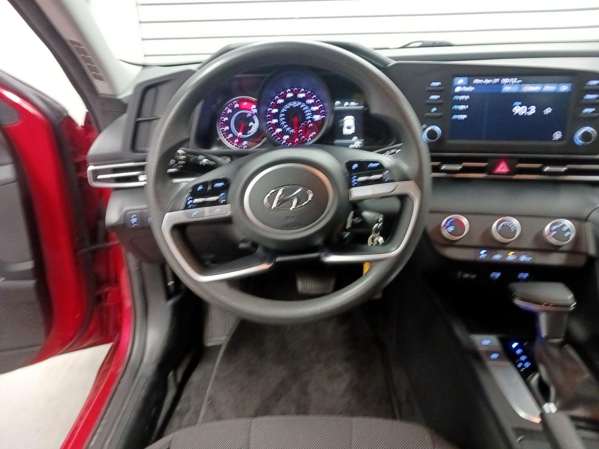 Thumbnail: 2022 Hyundai Elantra - 10