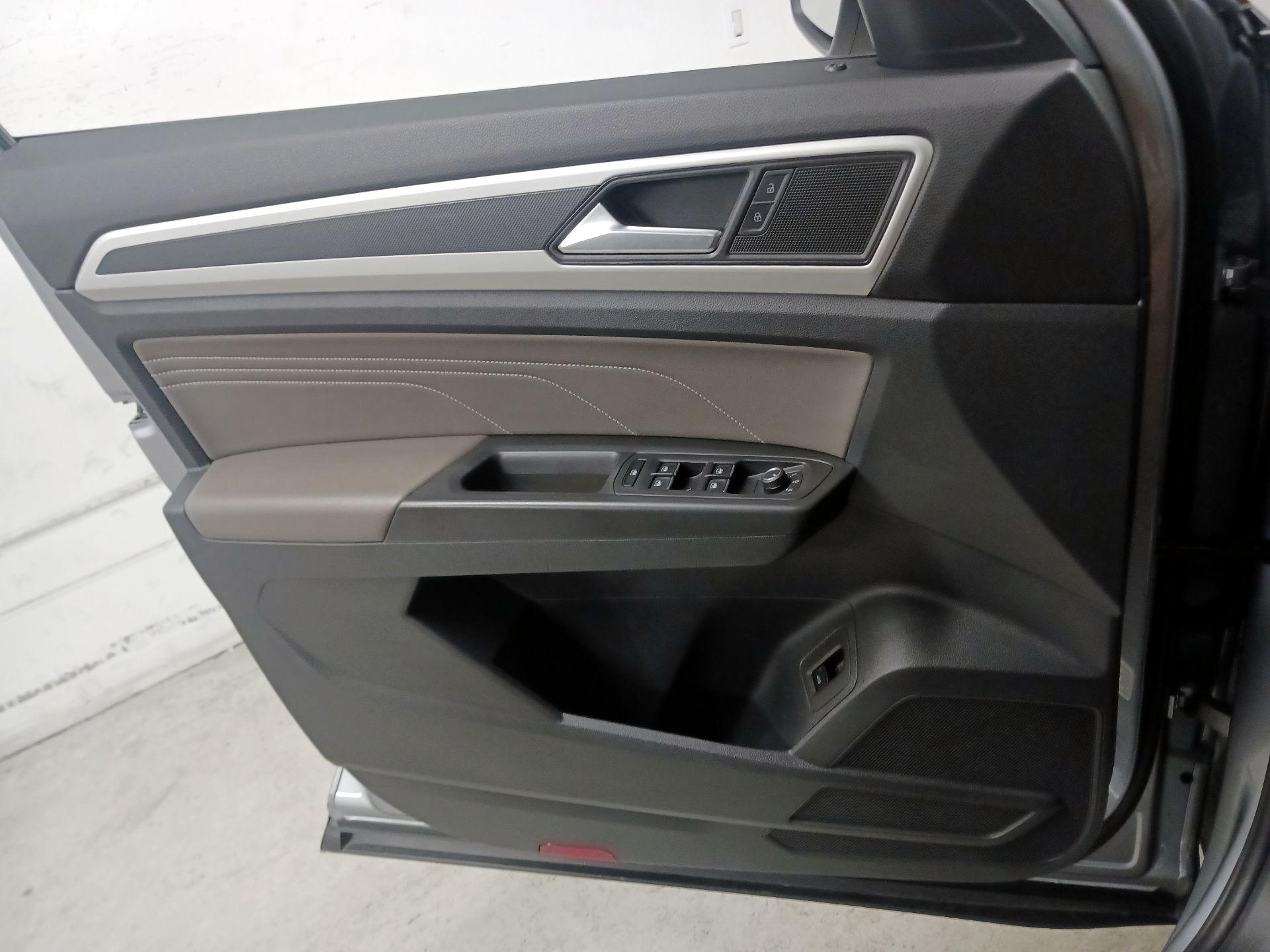 Thumbnail: 2022 Volkswagen Atlas - 12