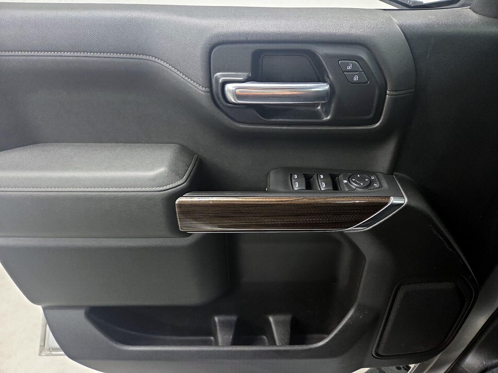 2020 Chevrolet Silverado 1500 LT - Photo 13