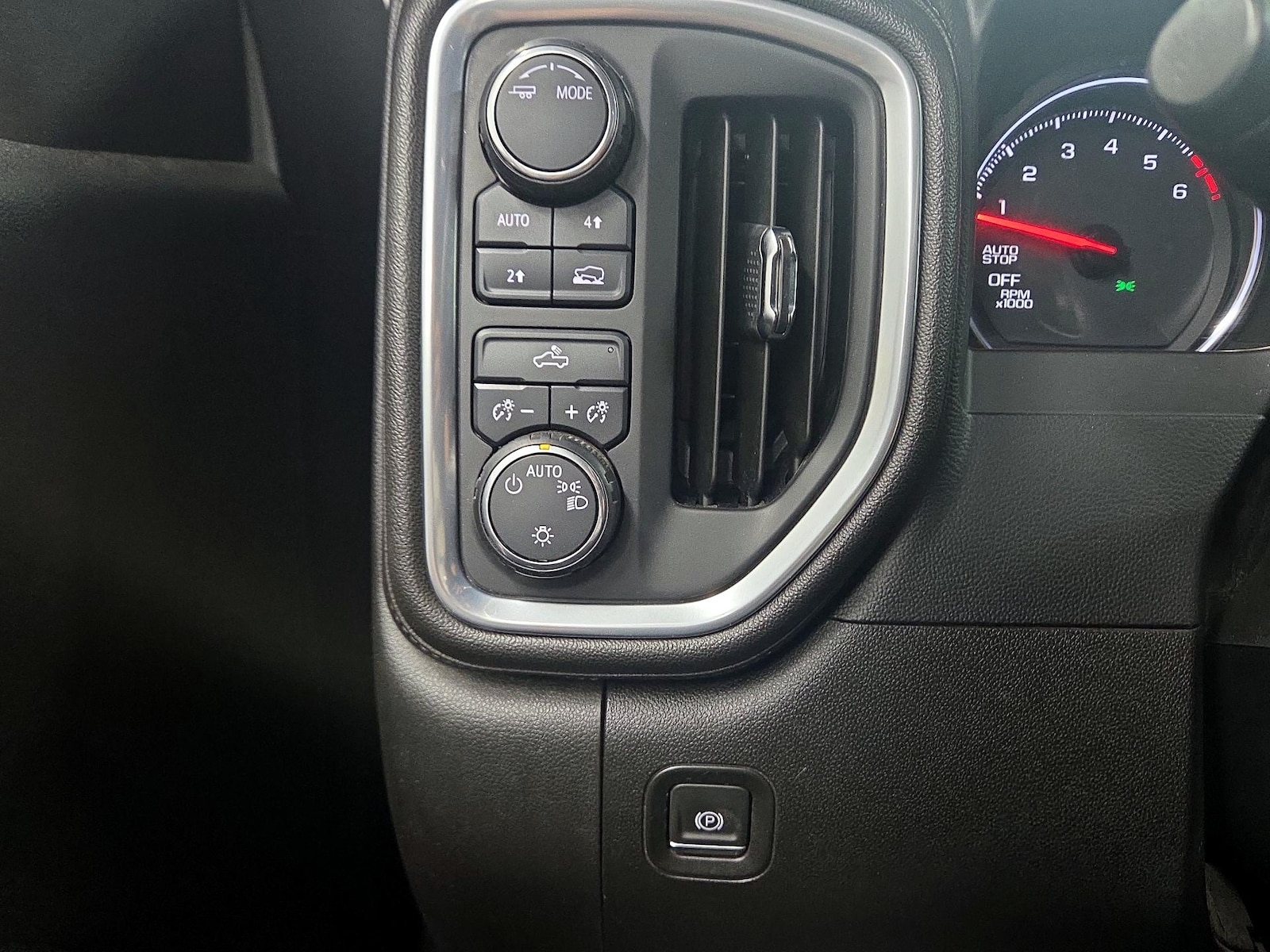 2020 Chevrolet Silverado 1500 LT - Photo 14
