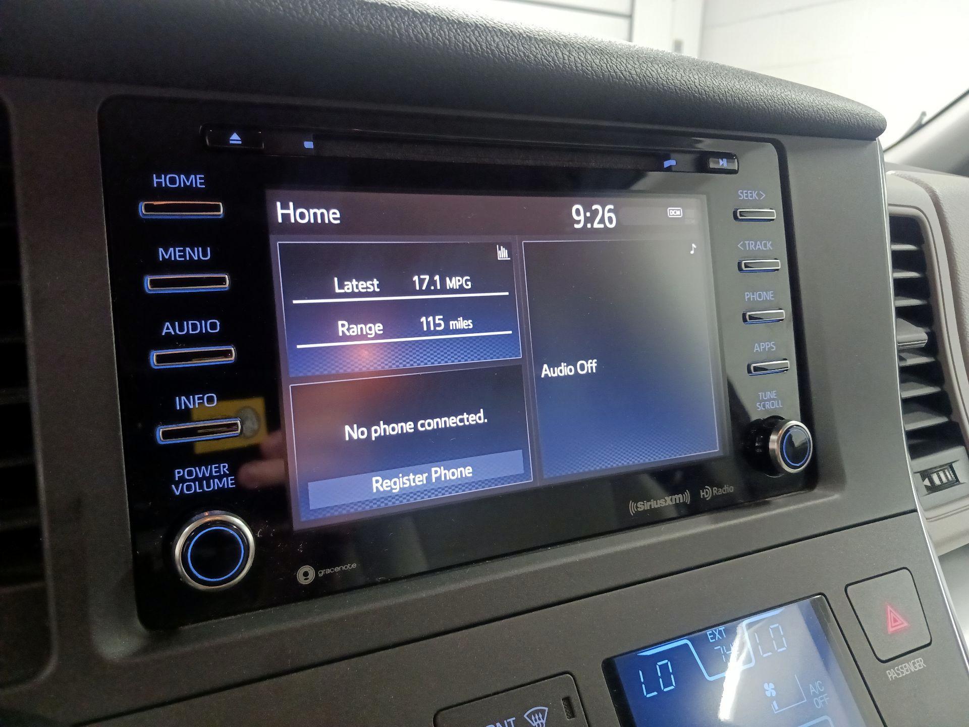 Thumbnail: 2018 Toyota Sienna - 13