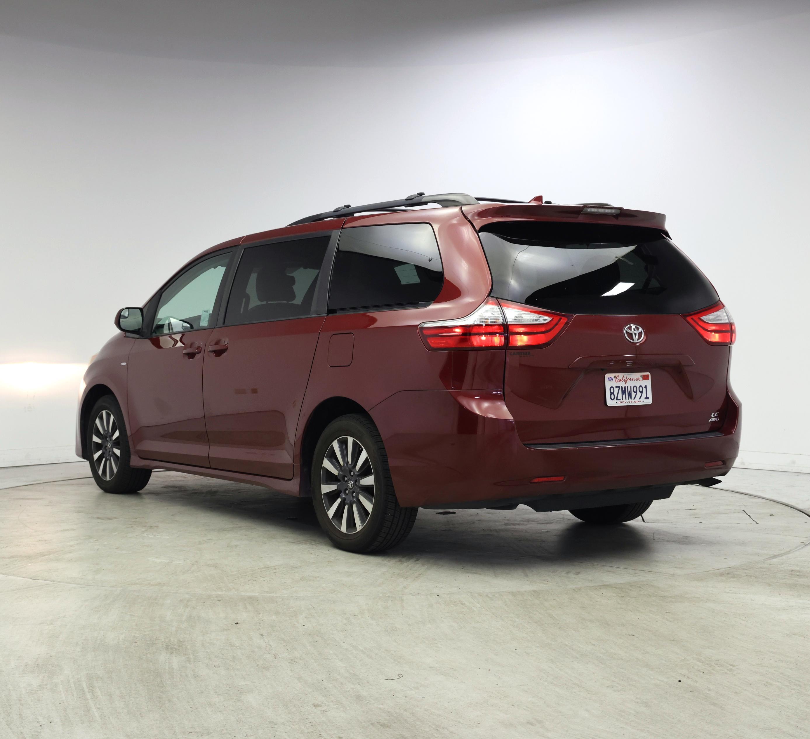 Thumbnail: 2018 Toyota Sienna - 2