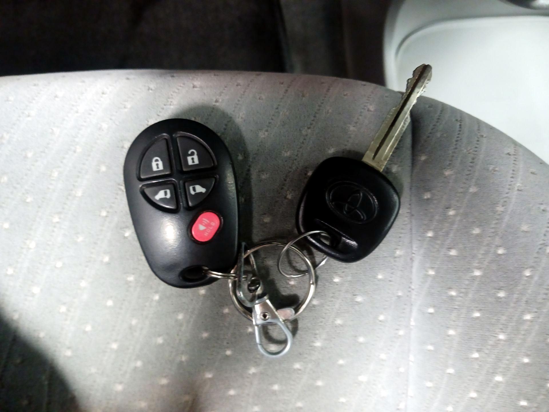 Thumbnail: 2018 Toyota Sienna - 19