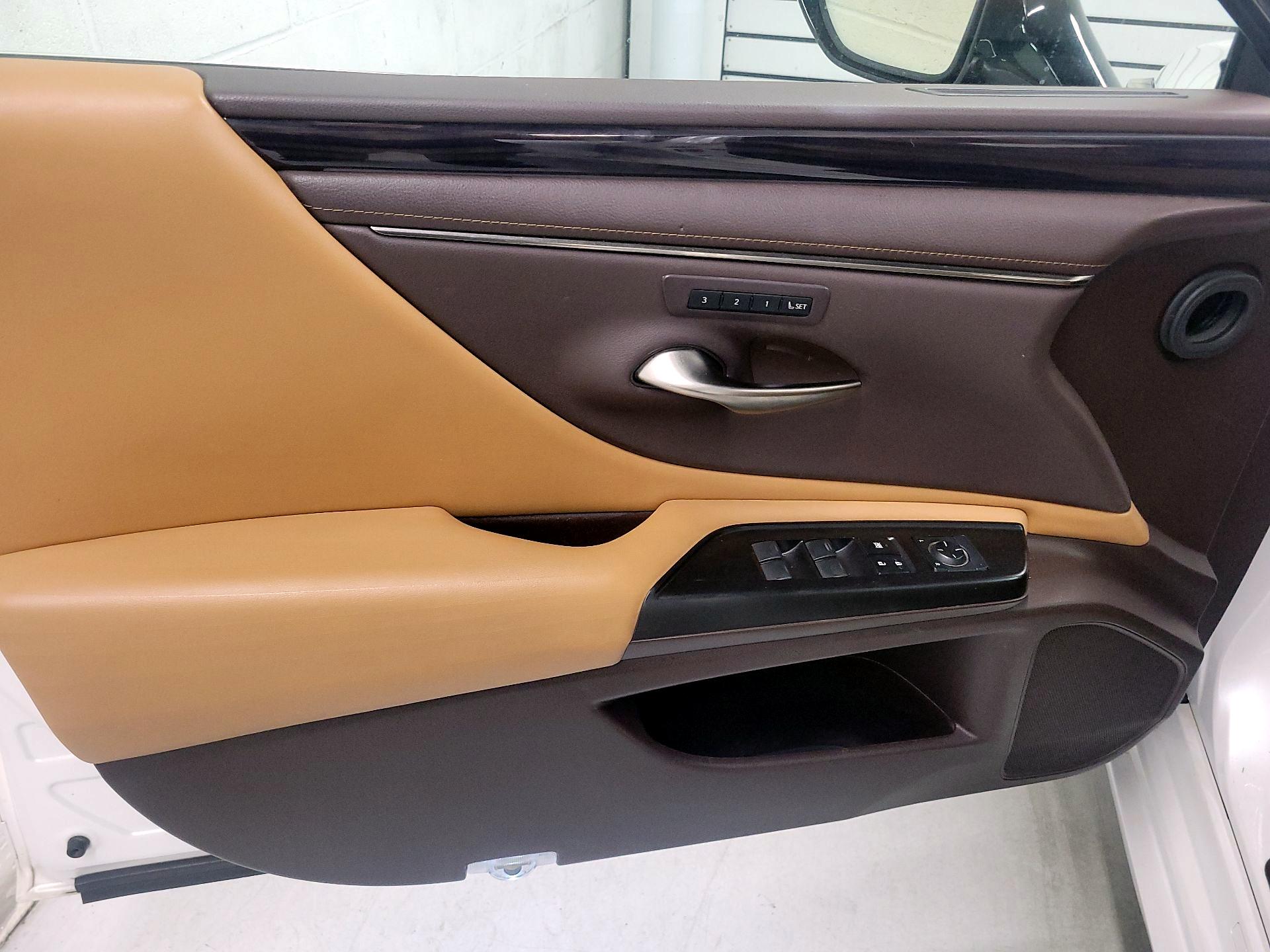 Thumbnail: 2019 Lexus ES - 12