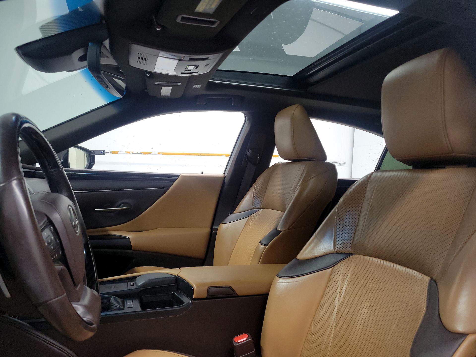 Thumbnail: 2019 Lexus ES - 19