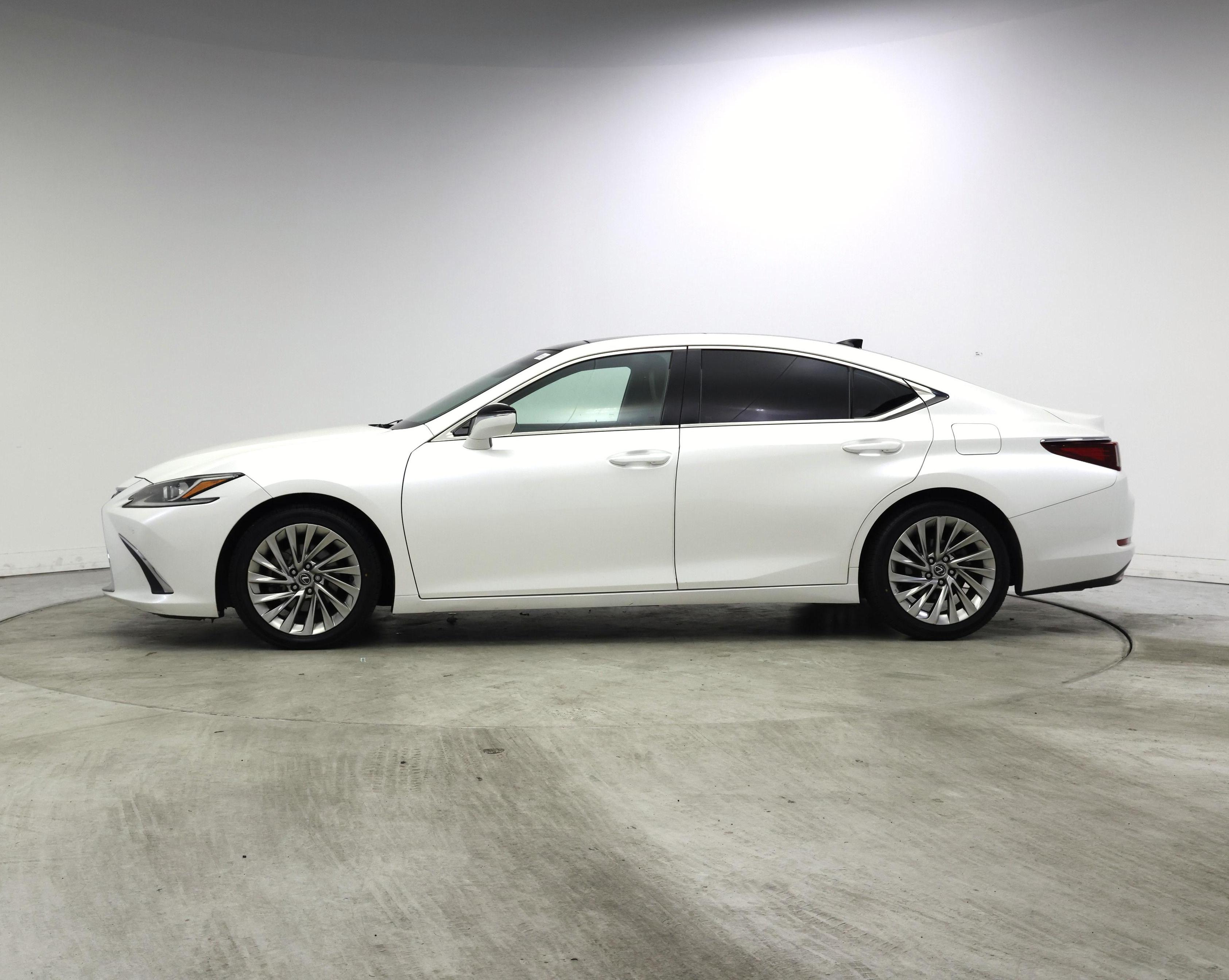 Thumbnail: 2019 Lexus ES - 3