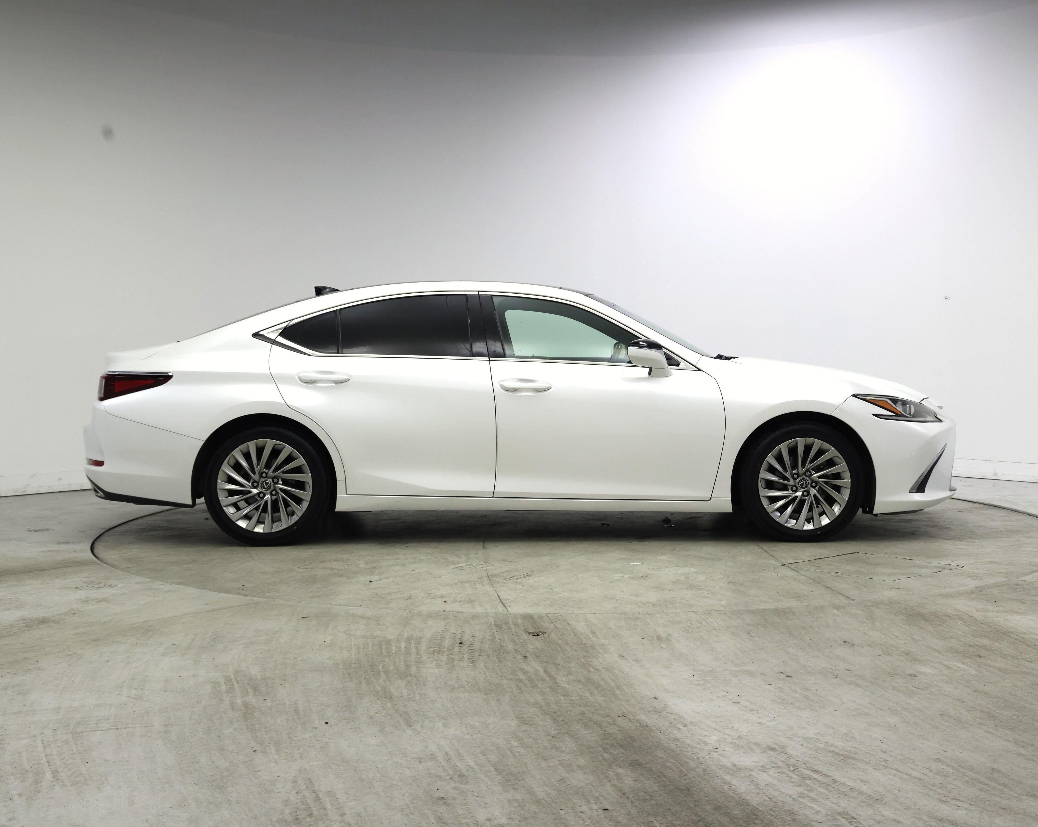 Thumbnail: 2019 Lexus ES - 7
