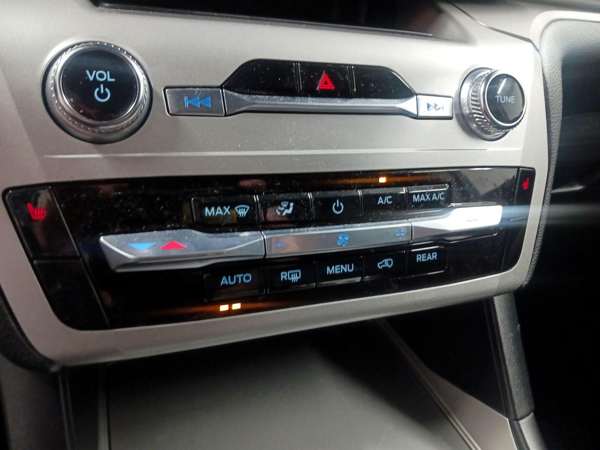 Thumbnail: 2022 Ford Explorer - 14