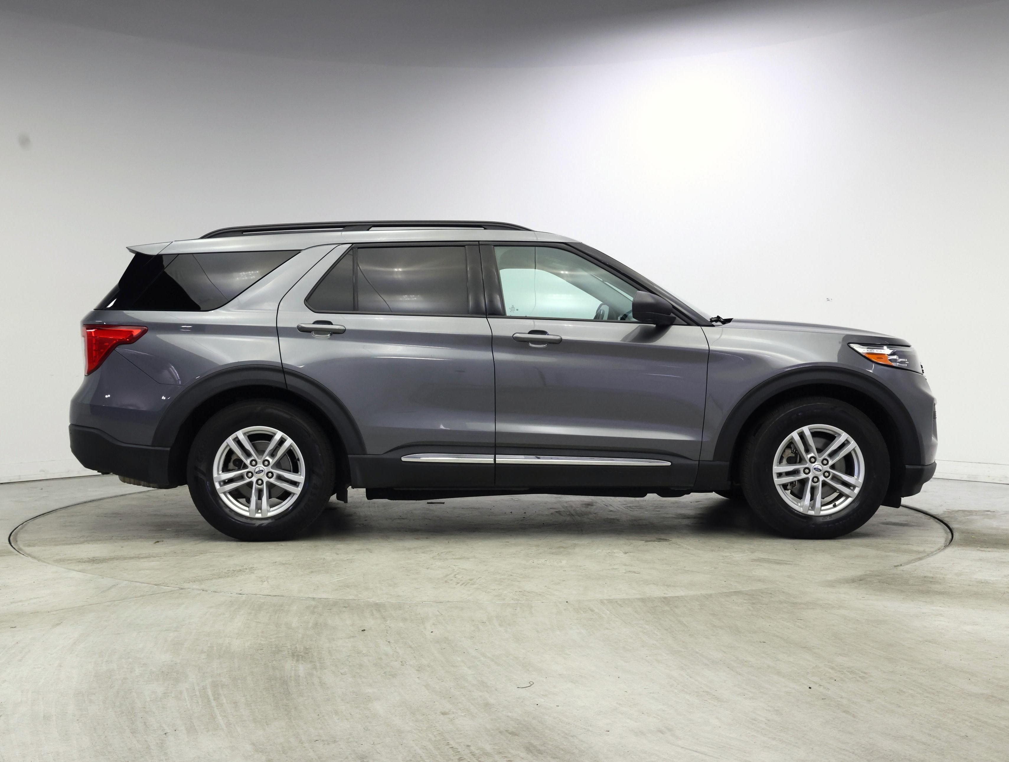 Thumbnail: 2022 Ford Explorer - 7