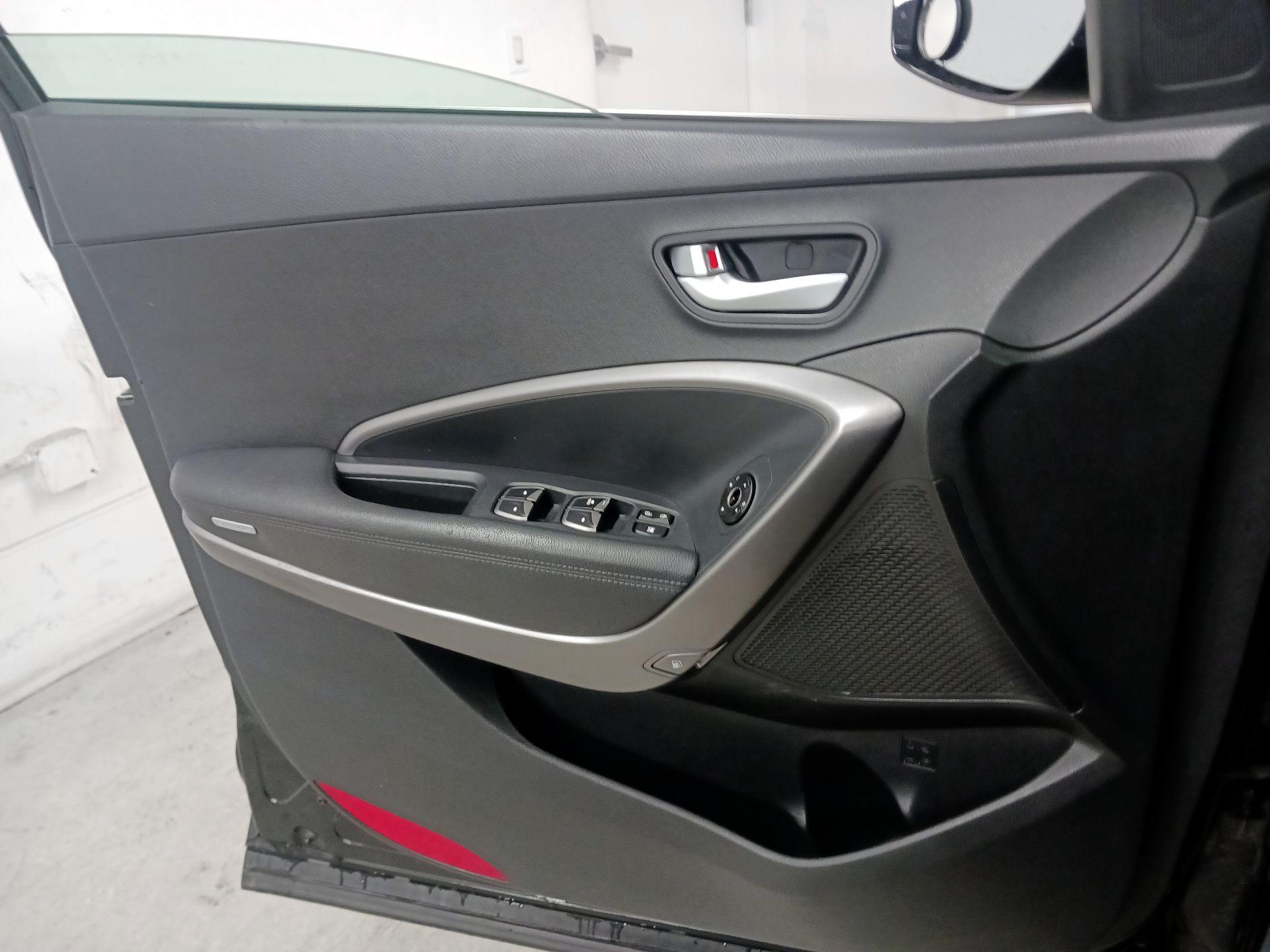 Thumbnail: 2014 Hyundai Santa Fe - 12