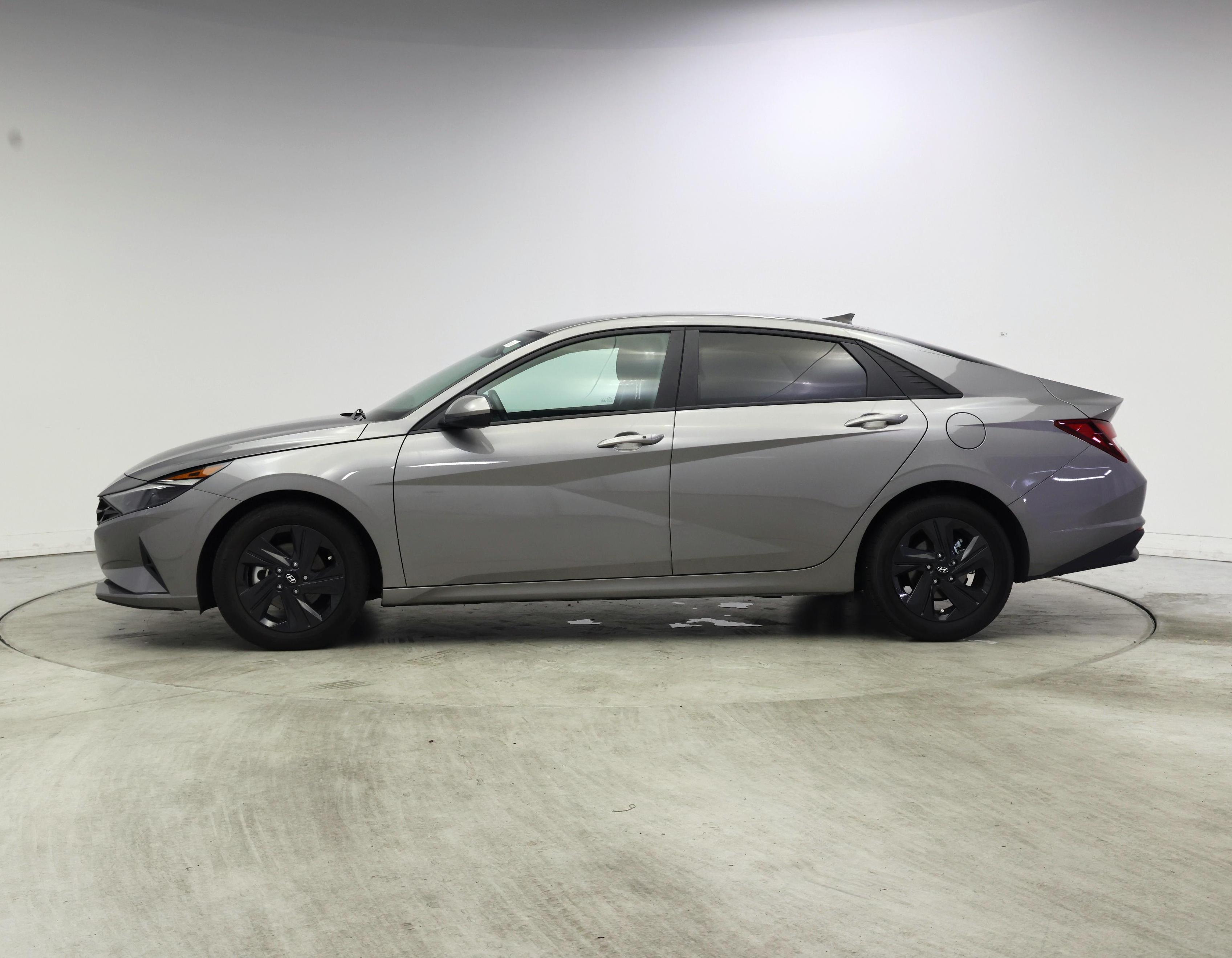 Thumbnail: 2022 Hyundai Elantra - 3