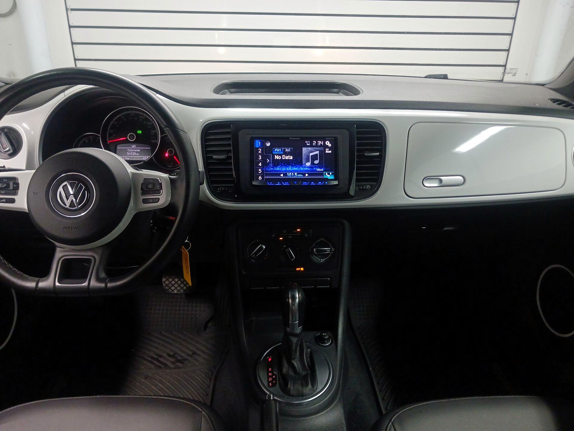 Thumbnail: 2014 Volkswagen Beetle - 9